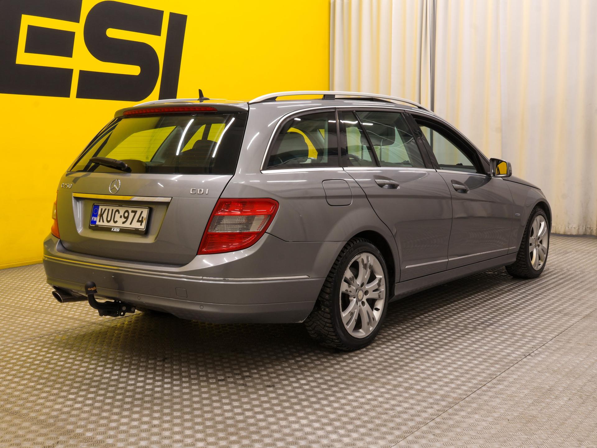 Pienoiskuva 3: 2010 Mercedes-Benz C