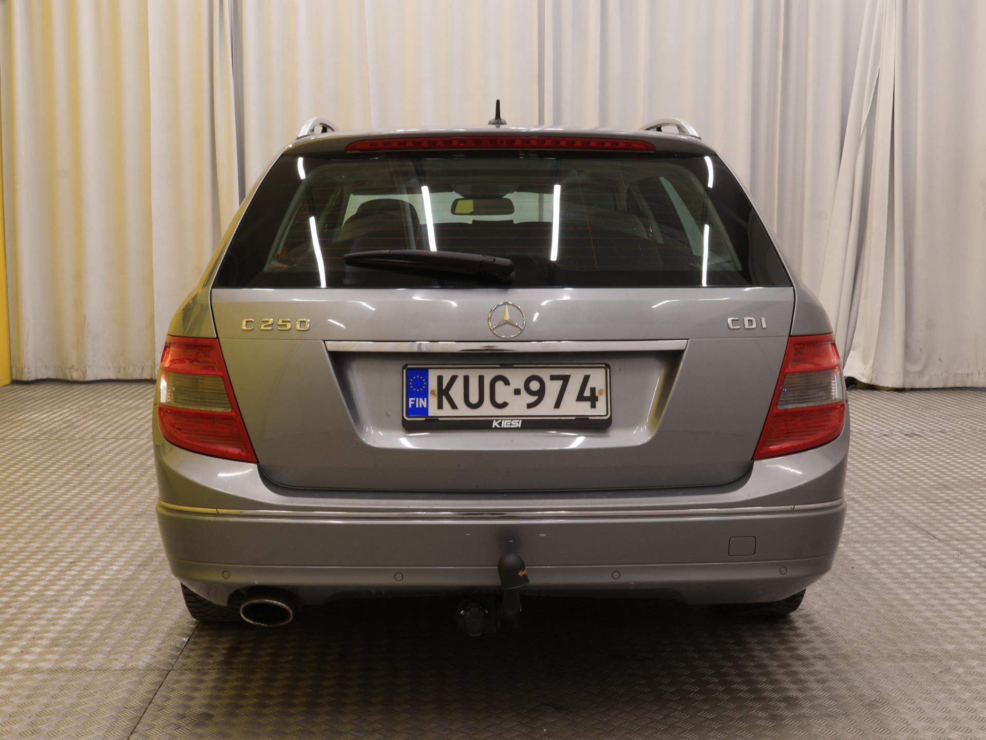 Näytä kaikki kuvat: 2010 Mercedes-Benz C