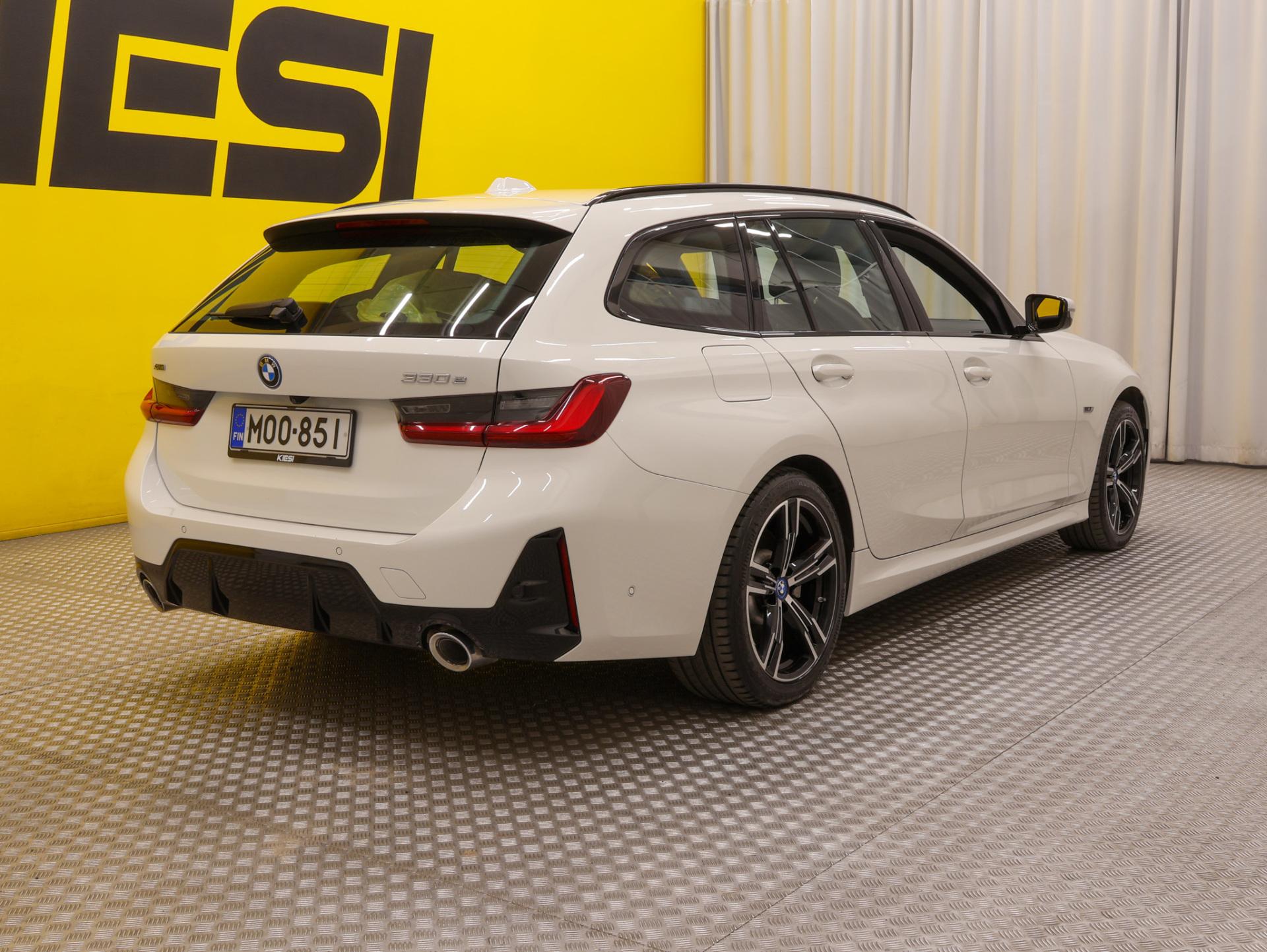 Pienoiskuva 3: 2023 BMW 330