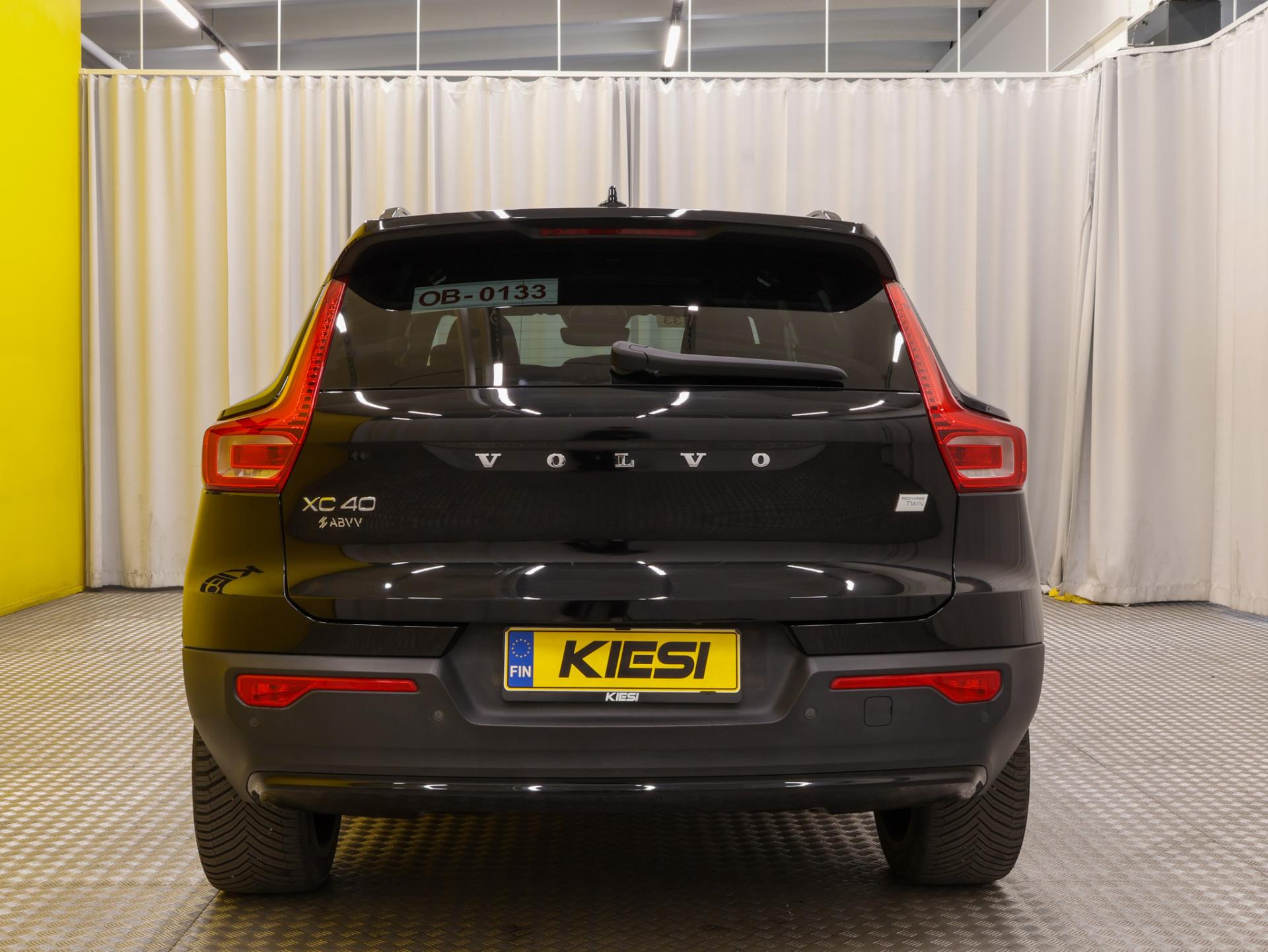 Näytä kaikki kuvat: 2023 Volvo XC40