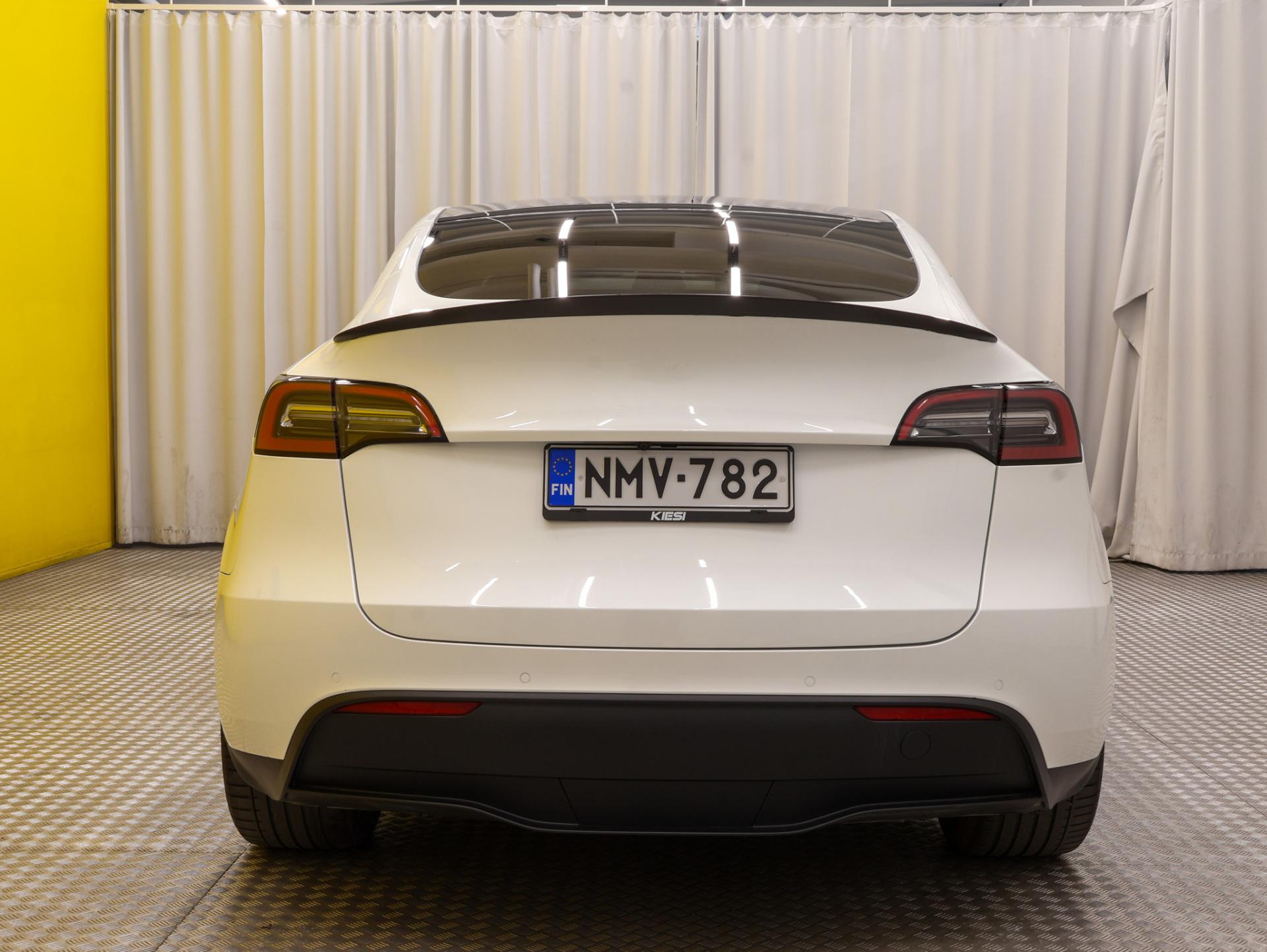 Näytä kaikki kuvat: 2022 Tesla Model Y