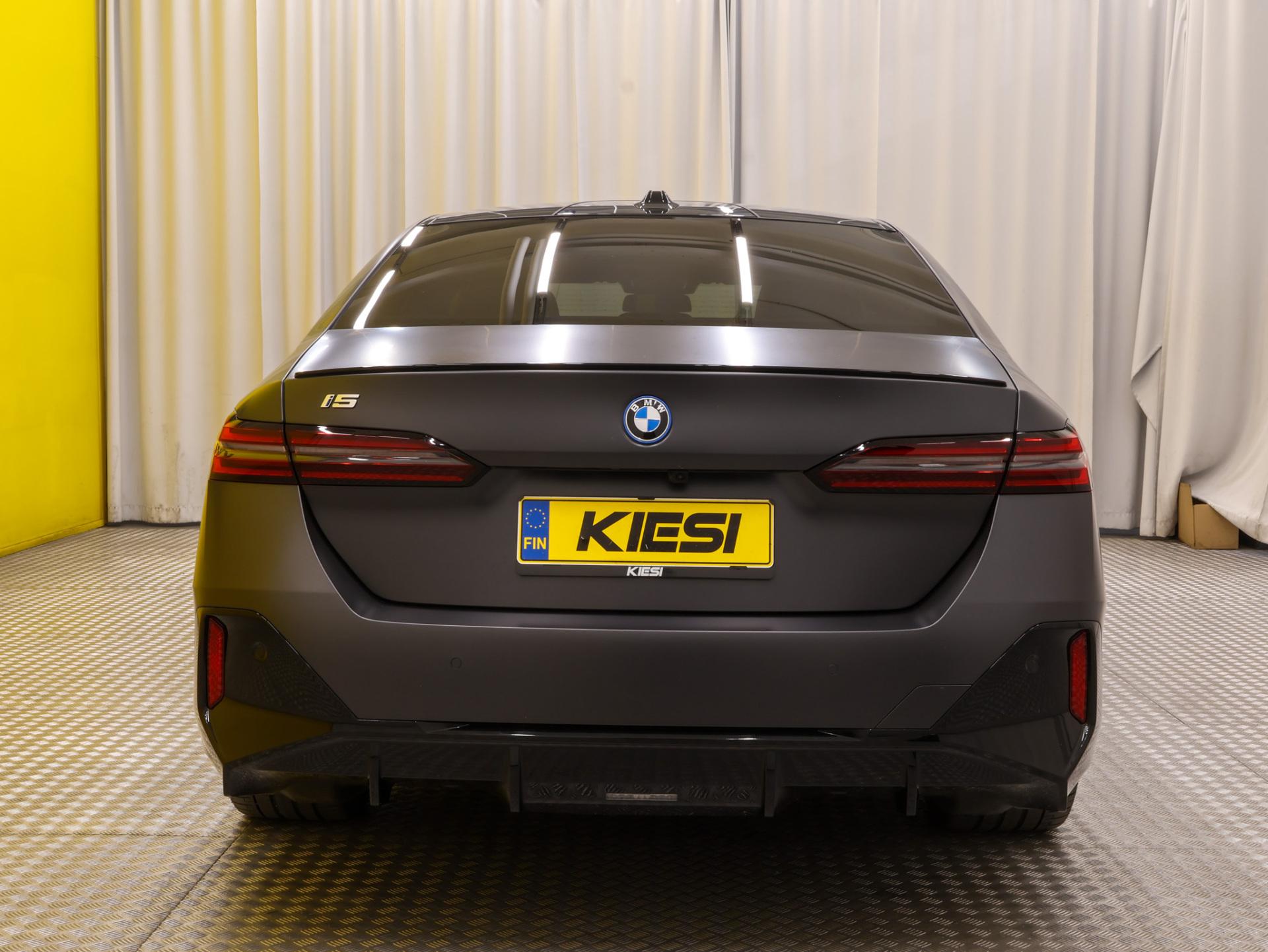 Näytä kaikki kuvat: 2023 BMW i5 M60