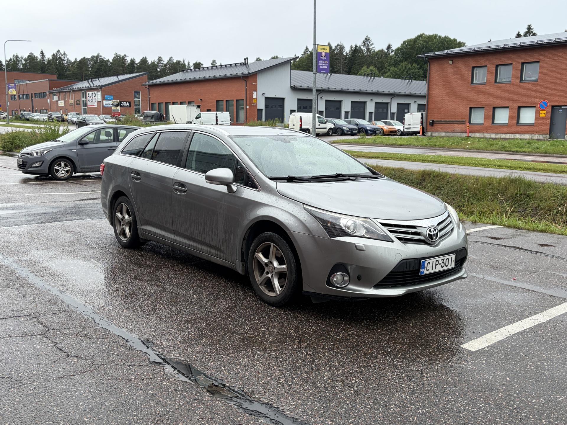 Pienoiskuva 3: 2012 Toyota Avensis