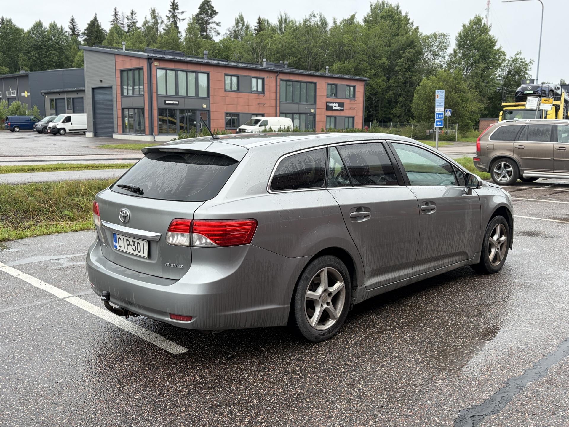 Näytä kaikki kuvat: 2012 Toyota Avensis
