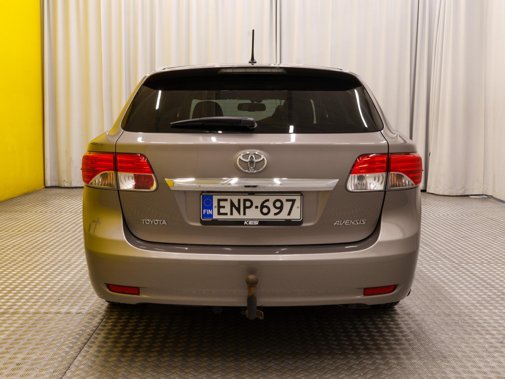 Näytä kaikki kuvat: 2015 Toyota Avensis
