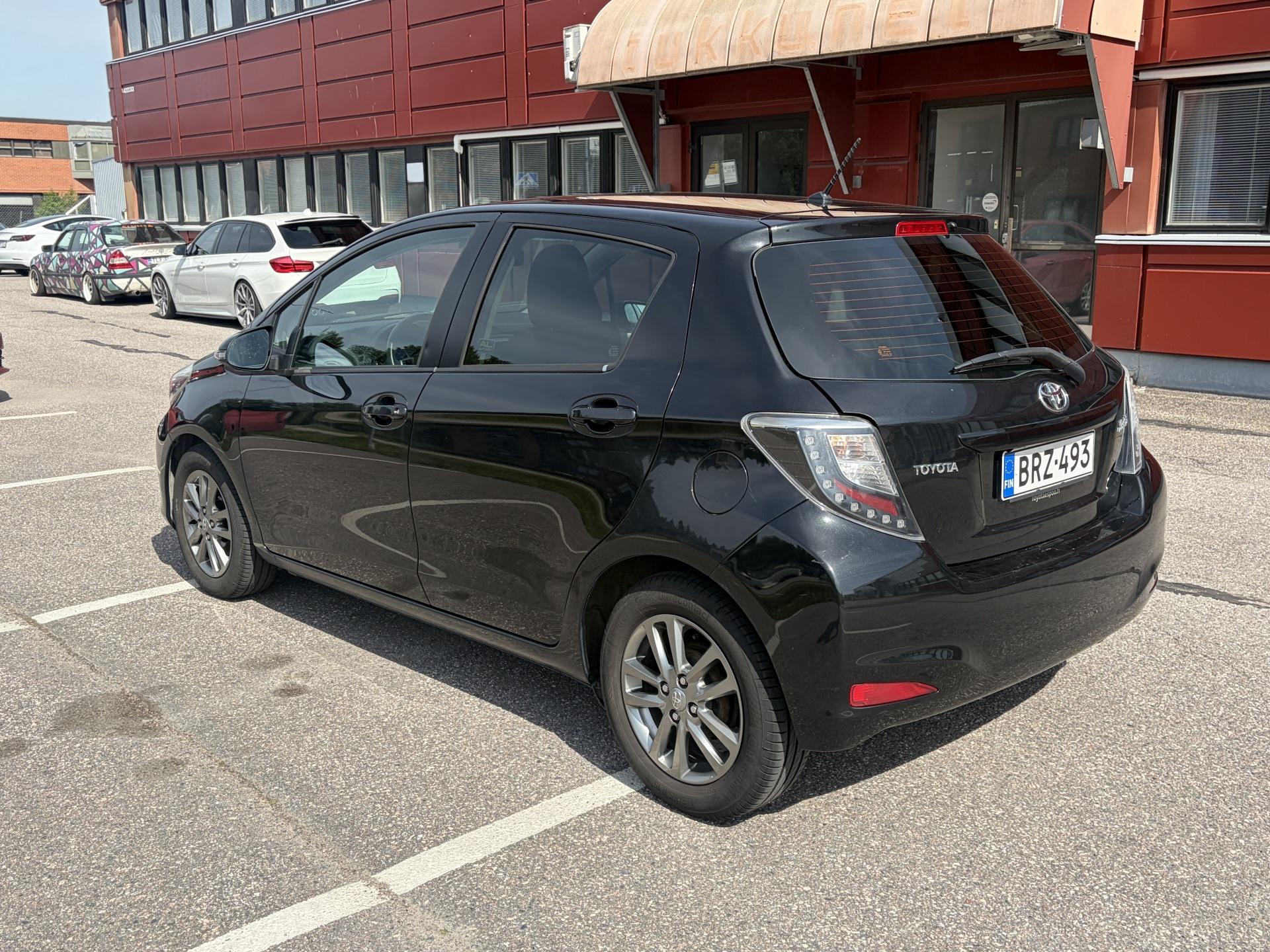 Pienoiskuva 3: 2014 Toyota Yaris