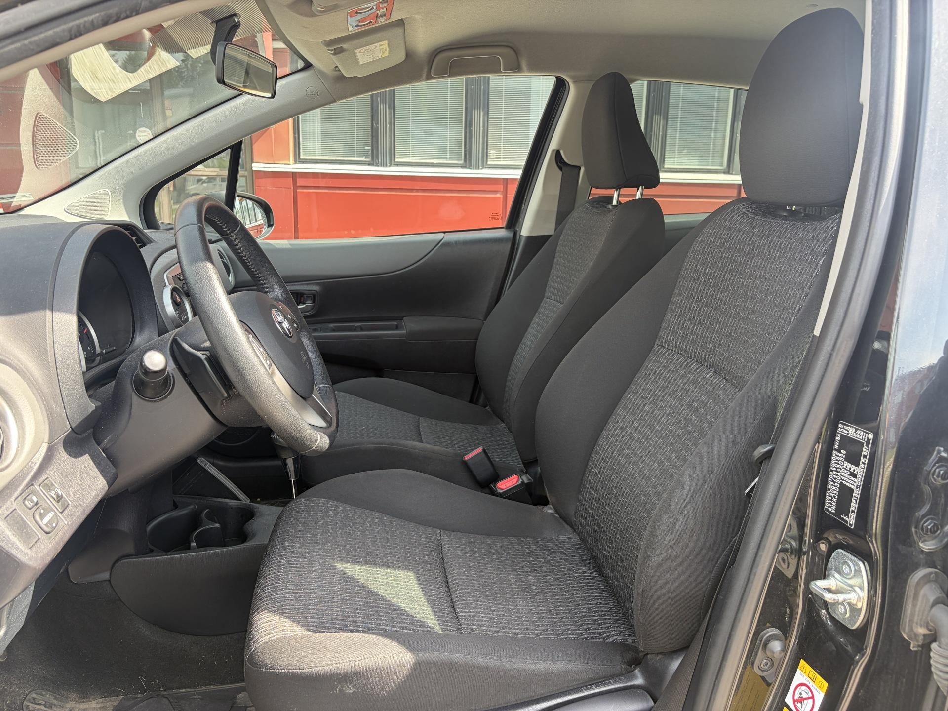 Toyota Yaris 2014, photo 5/25