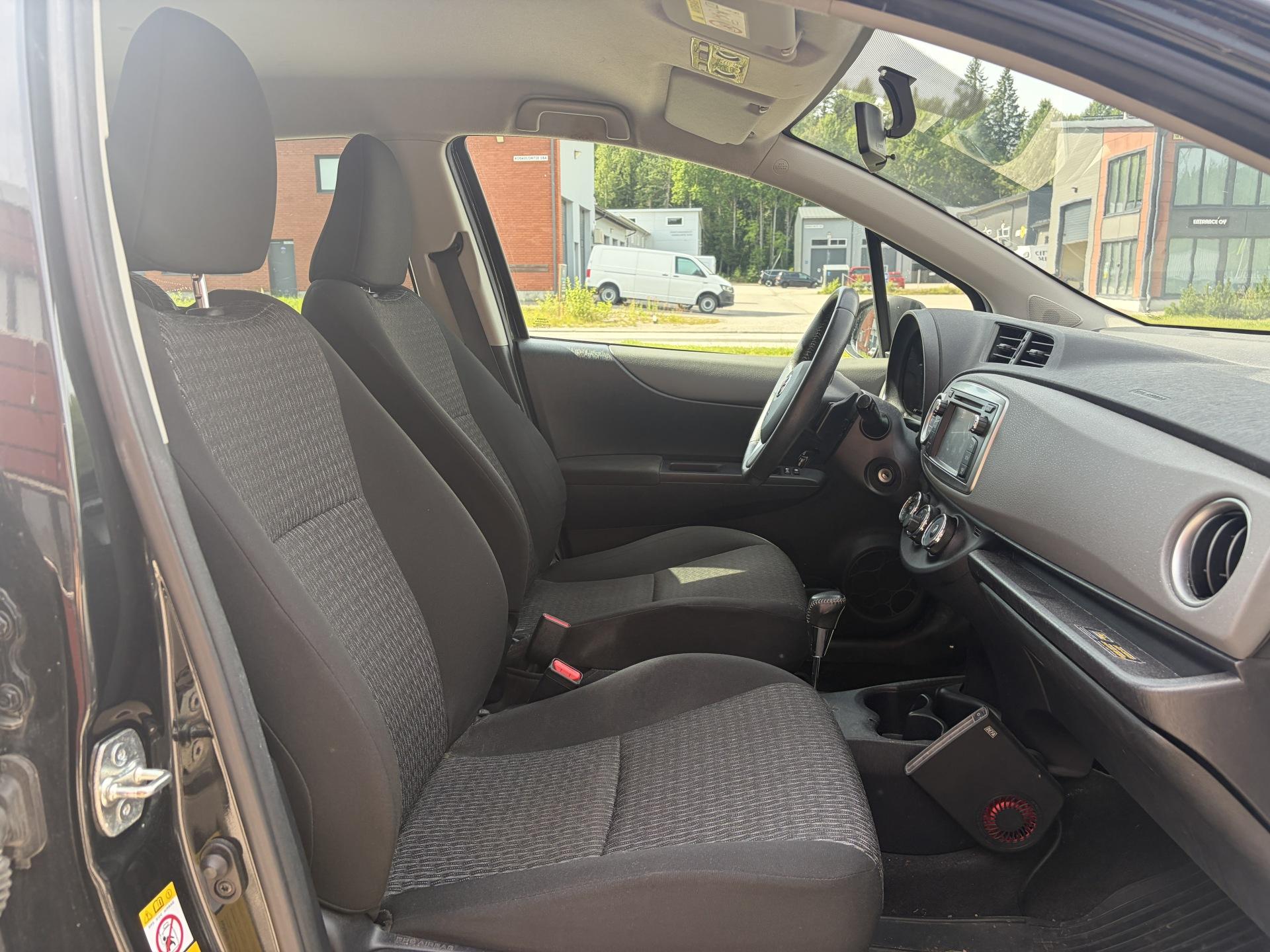 Toyota Yaris 2014, photo 7/25