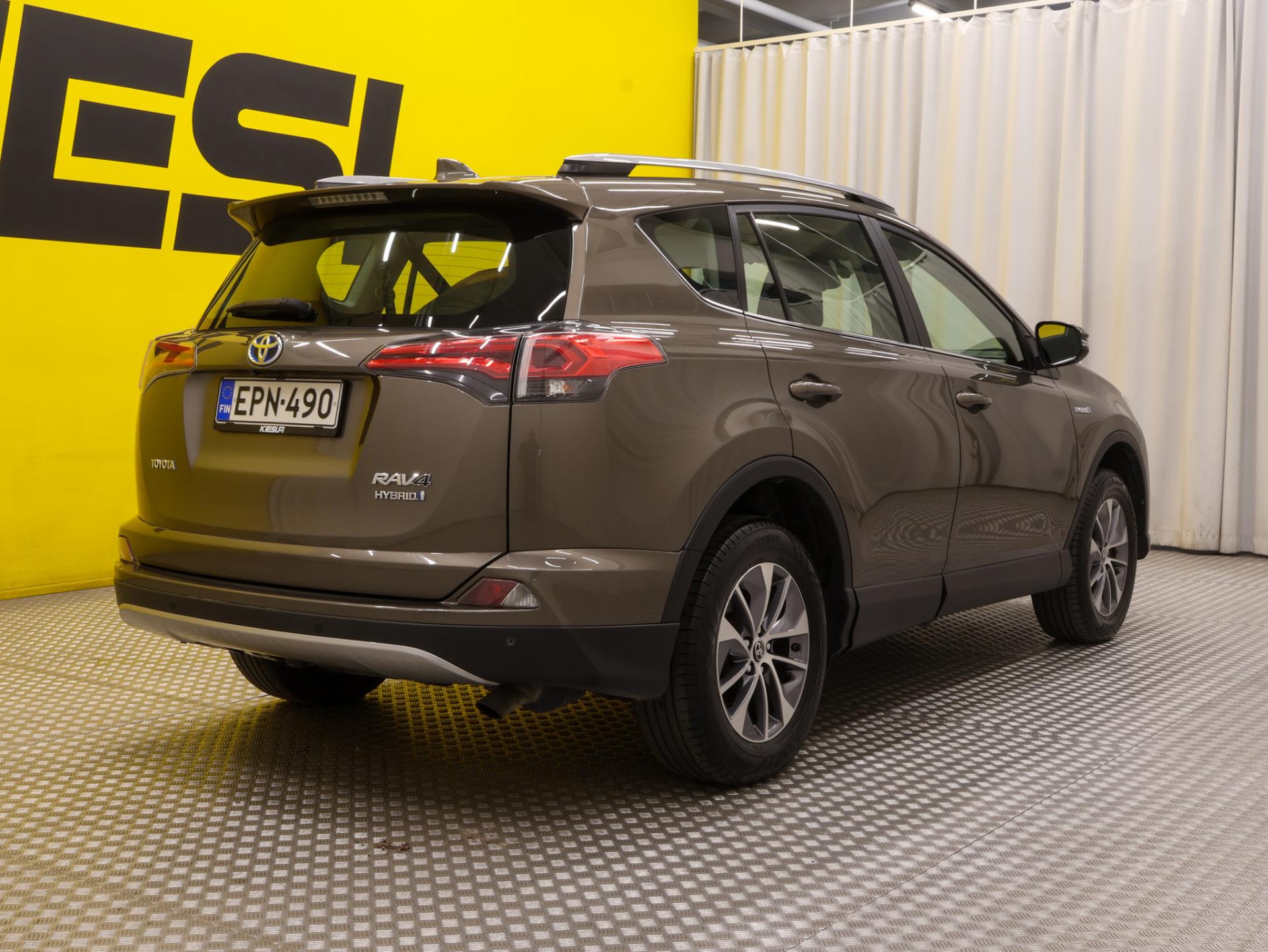 Pienoiskuva 3: 2018 Toyota RAV4
