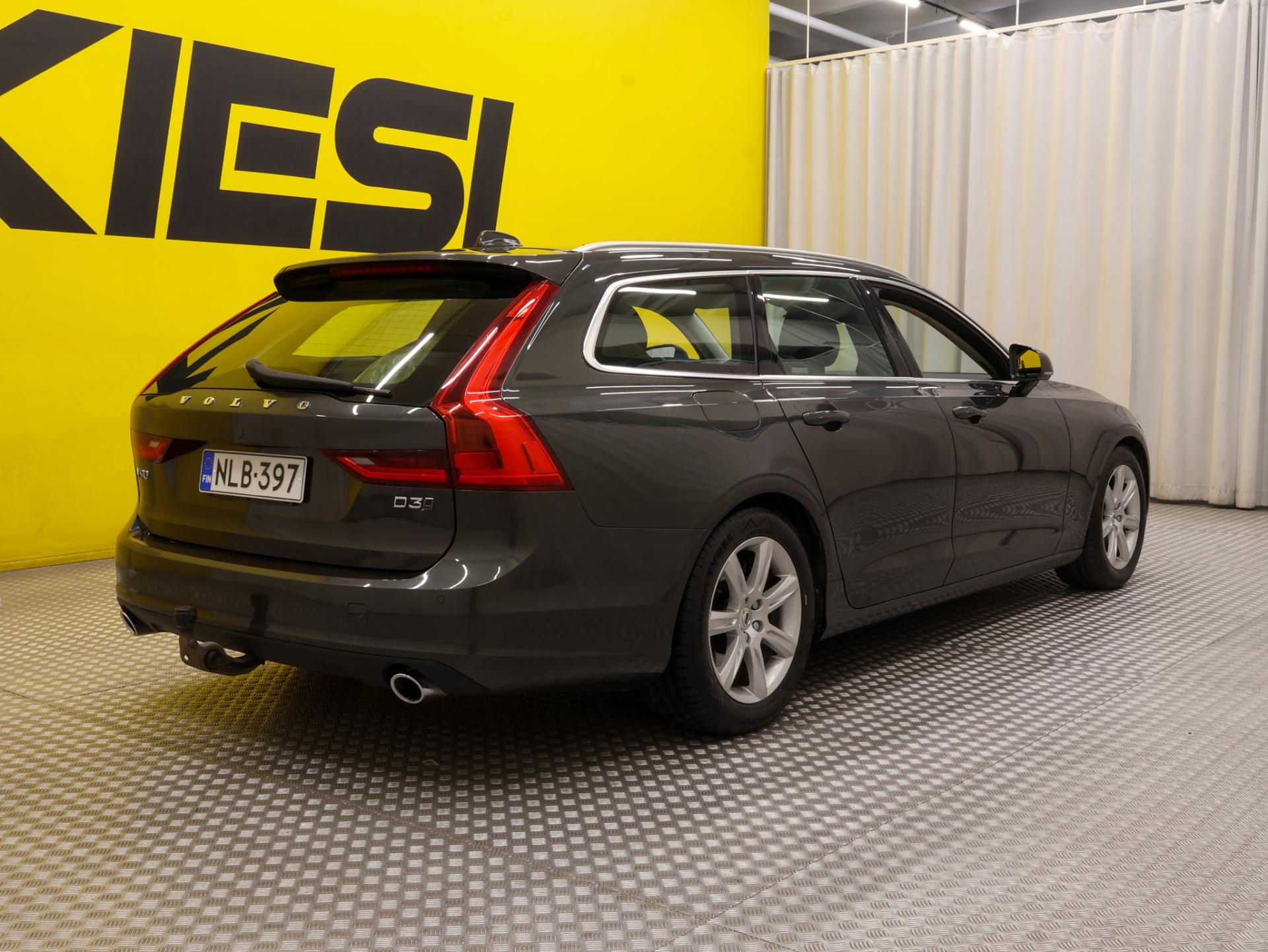 Pienoiskuva 3: 2018 Volvo V90