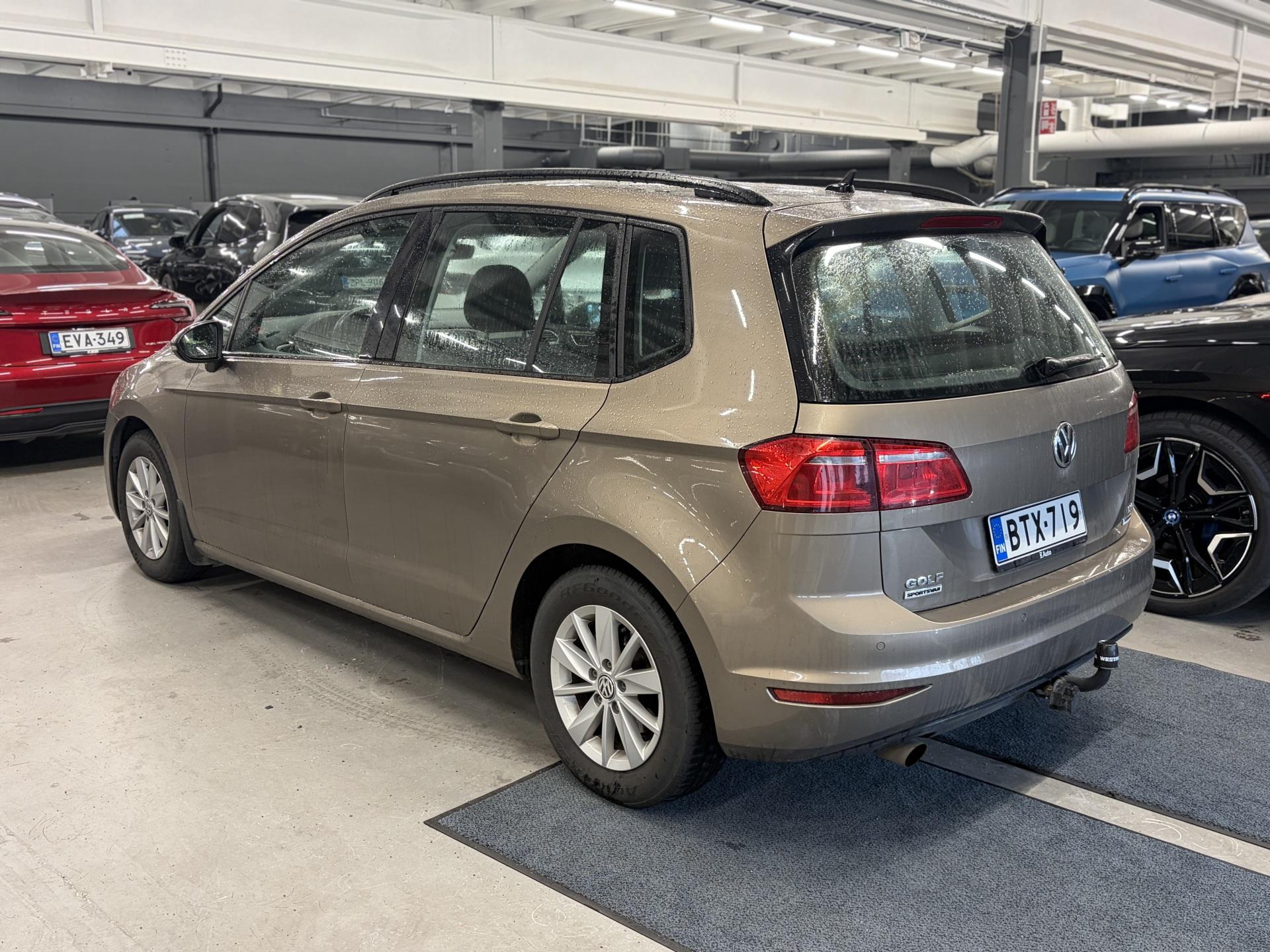 Näytä kaikki kuvat: 2016 Volkswagen Golf Sportsvan