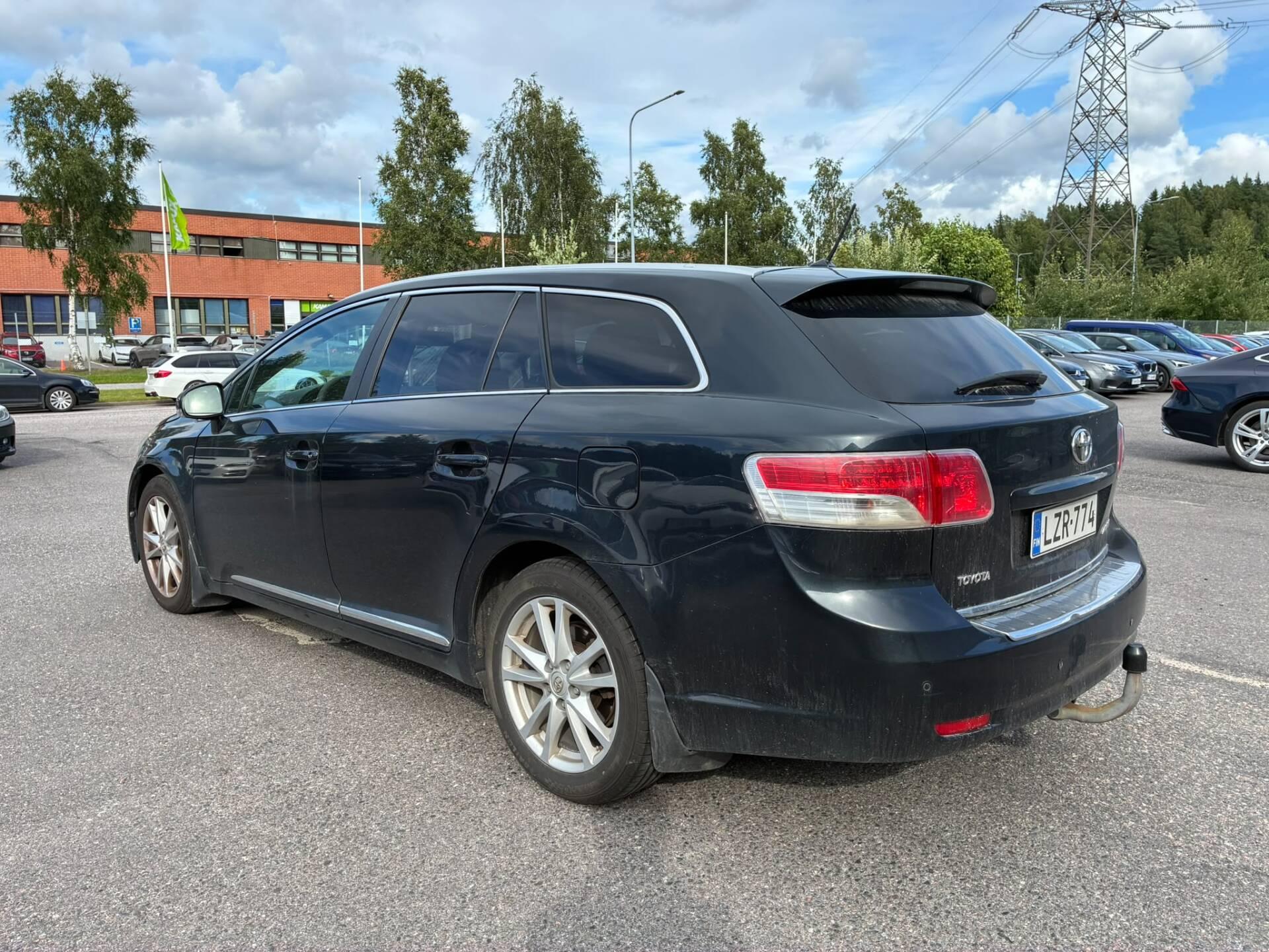 Näytä kaikki kuvat: 2011 Toyota Avensis