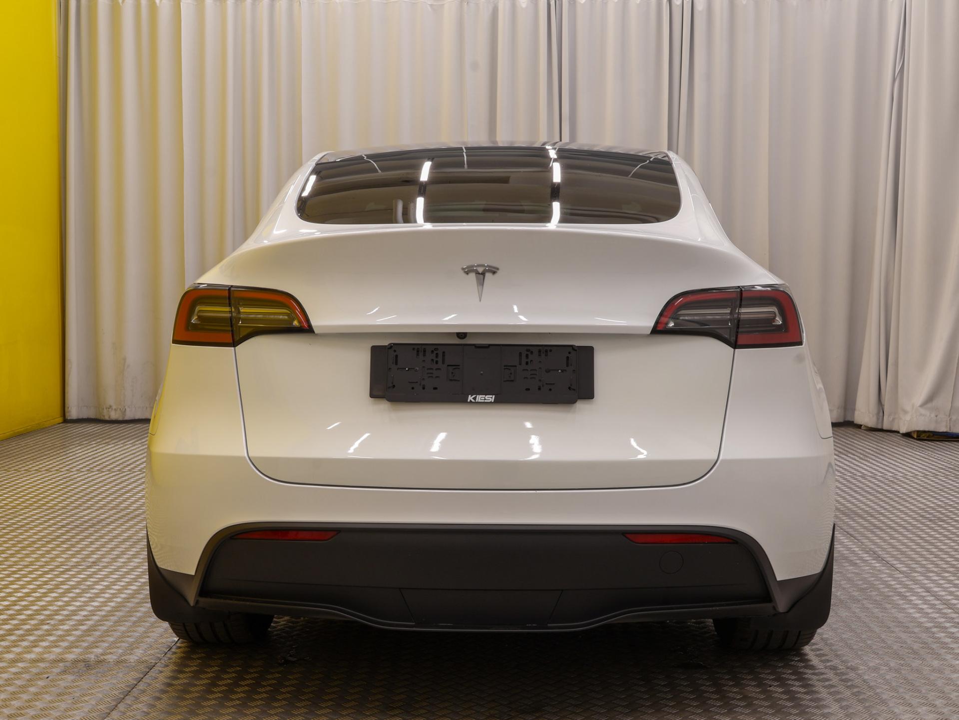 Näytä kaikki kuvat: 2023 Tesla Model Y