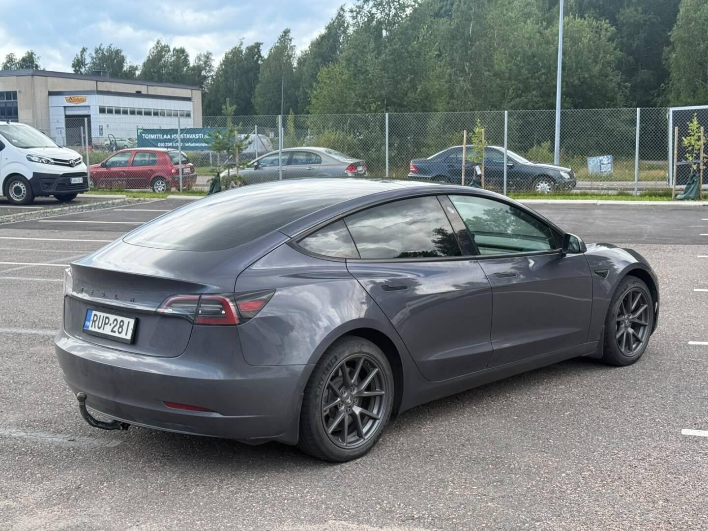 Näytä kaikki kuvat: 2021 Tesla Model 3
