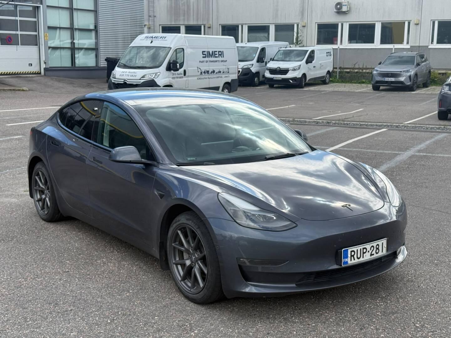 Pienoiskuva 3: 2021 Tesla Model 3