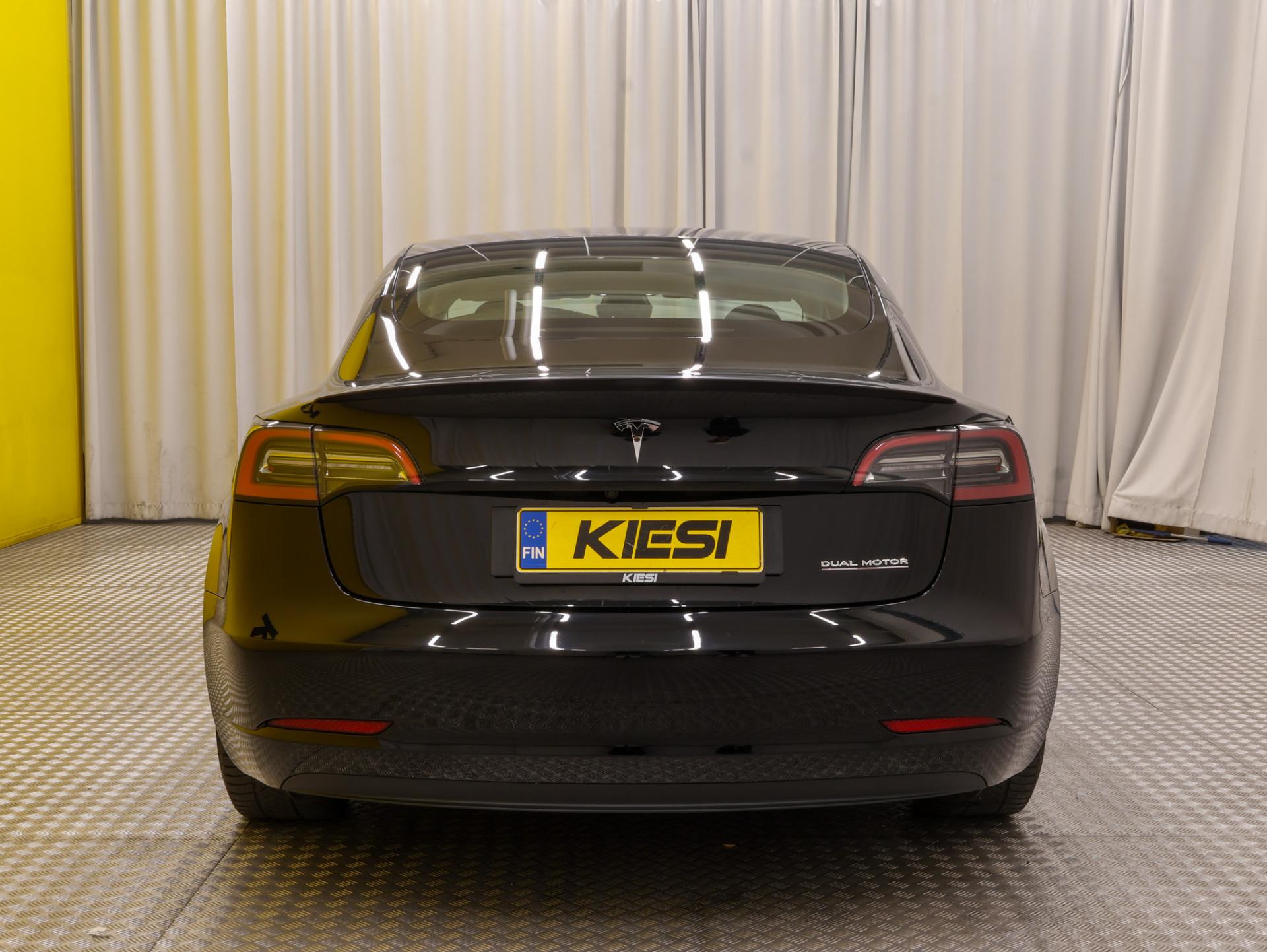 Näytä kaikki kuvat: 2023 Tesla Model 3