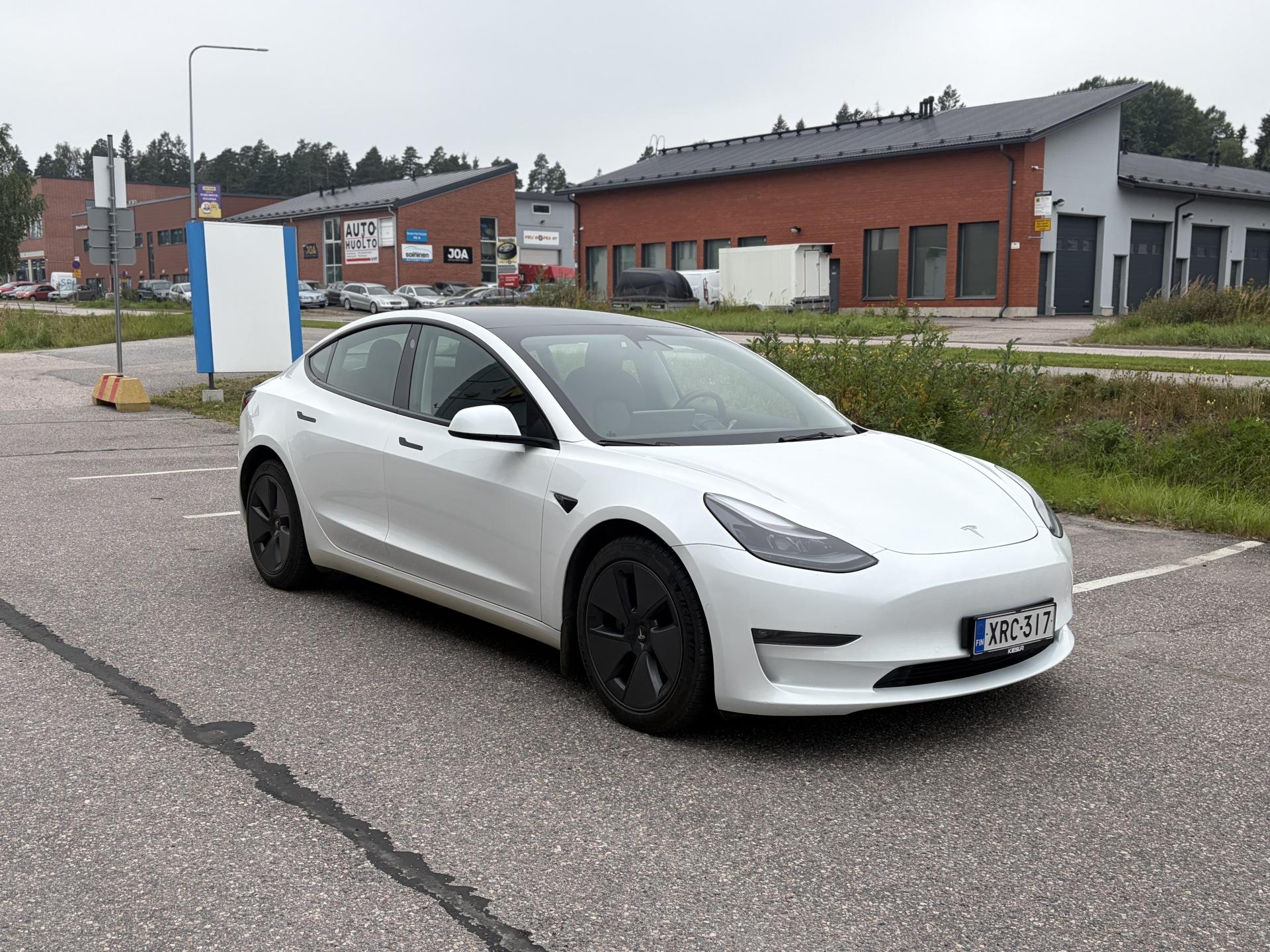 Pienoiskuva 3: 2021 Tesla Model 3