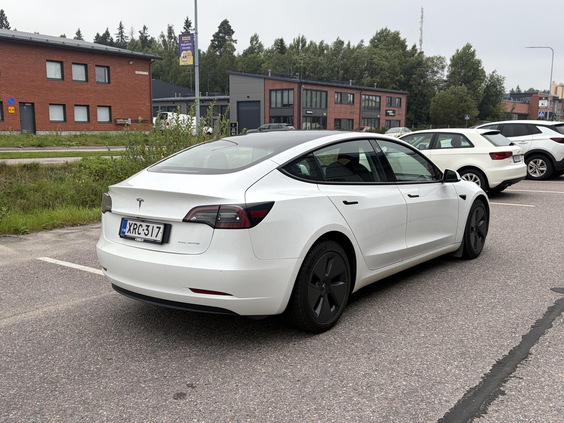 Näytä kaikki kuvat: 2021 Tesla Model 3