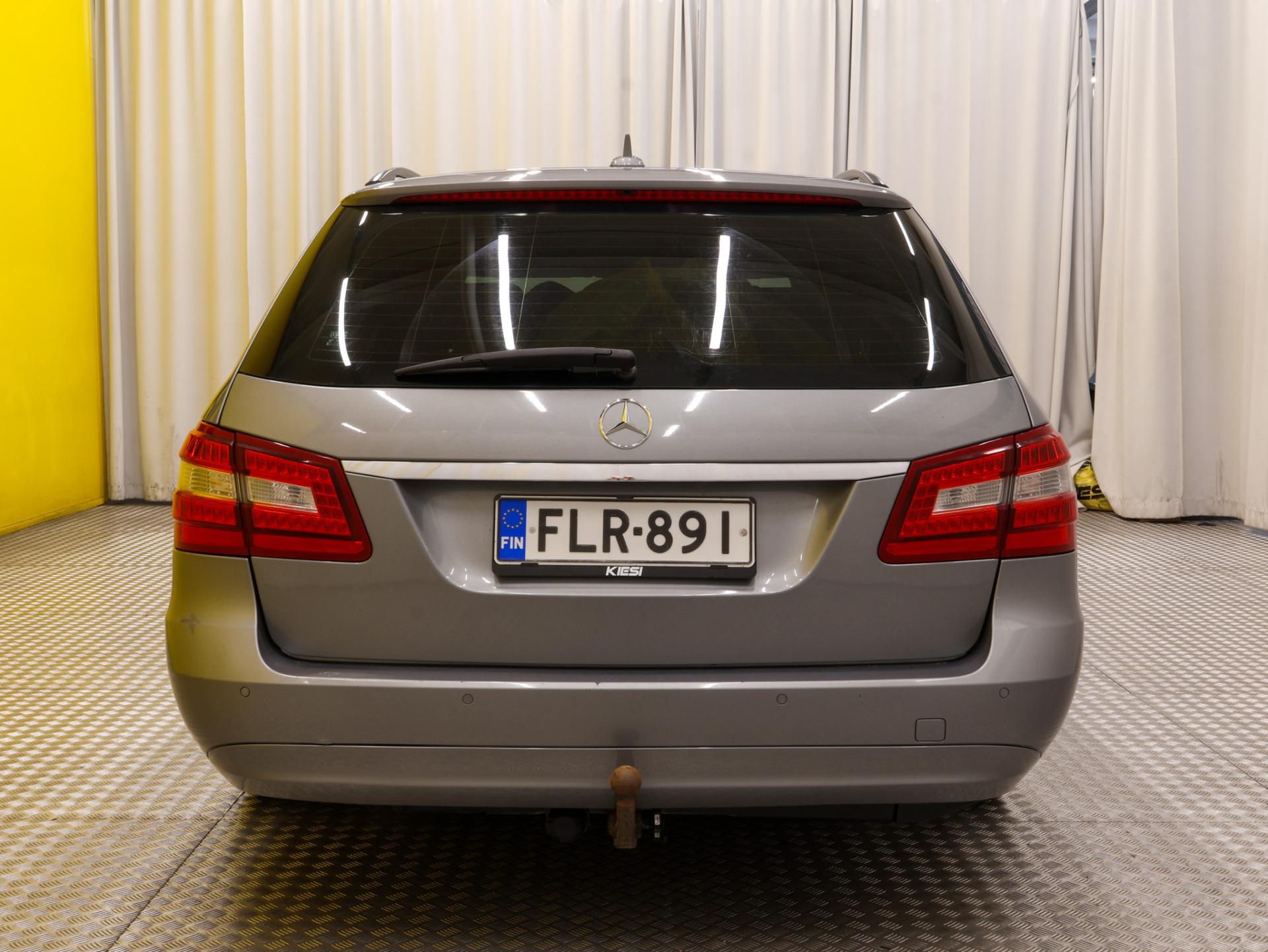 Näytä kaikki kuvat: 2011 Mercedes-Benz E