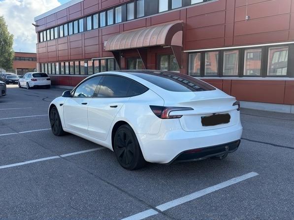 Näytä kaikki kuvat: 2025 Tesla Model 3