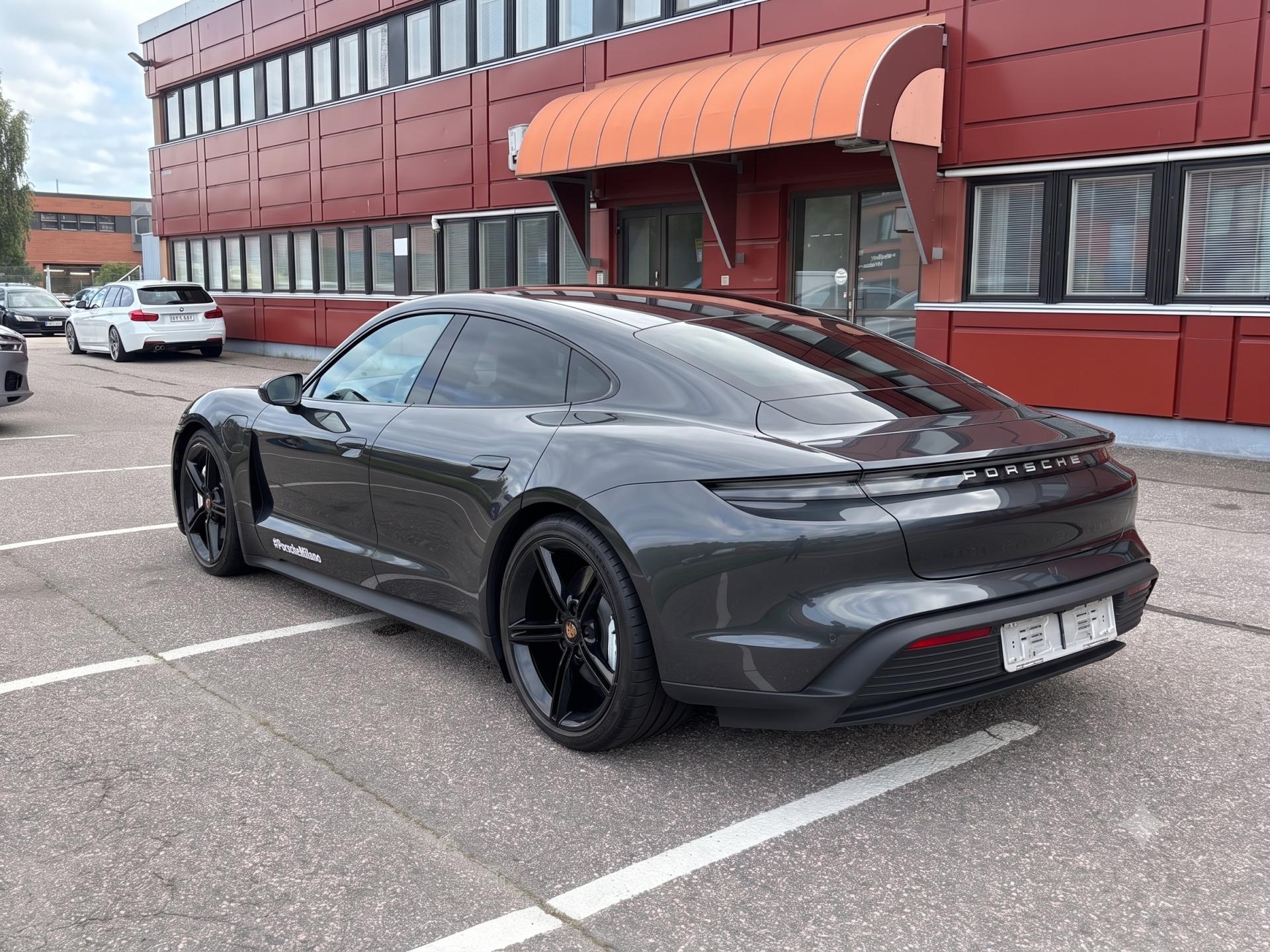 Näytä kaikki kuvat: 2020 Porsche Taycan