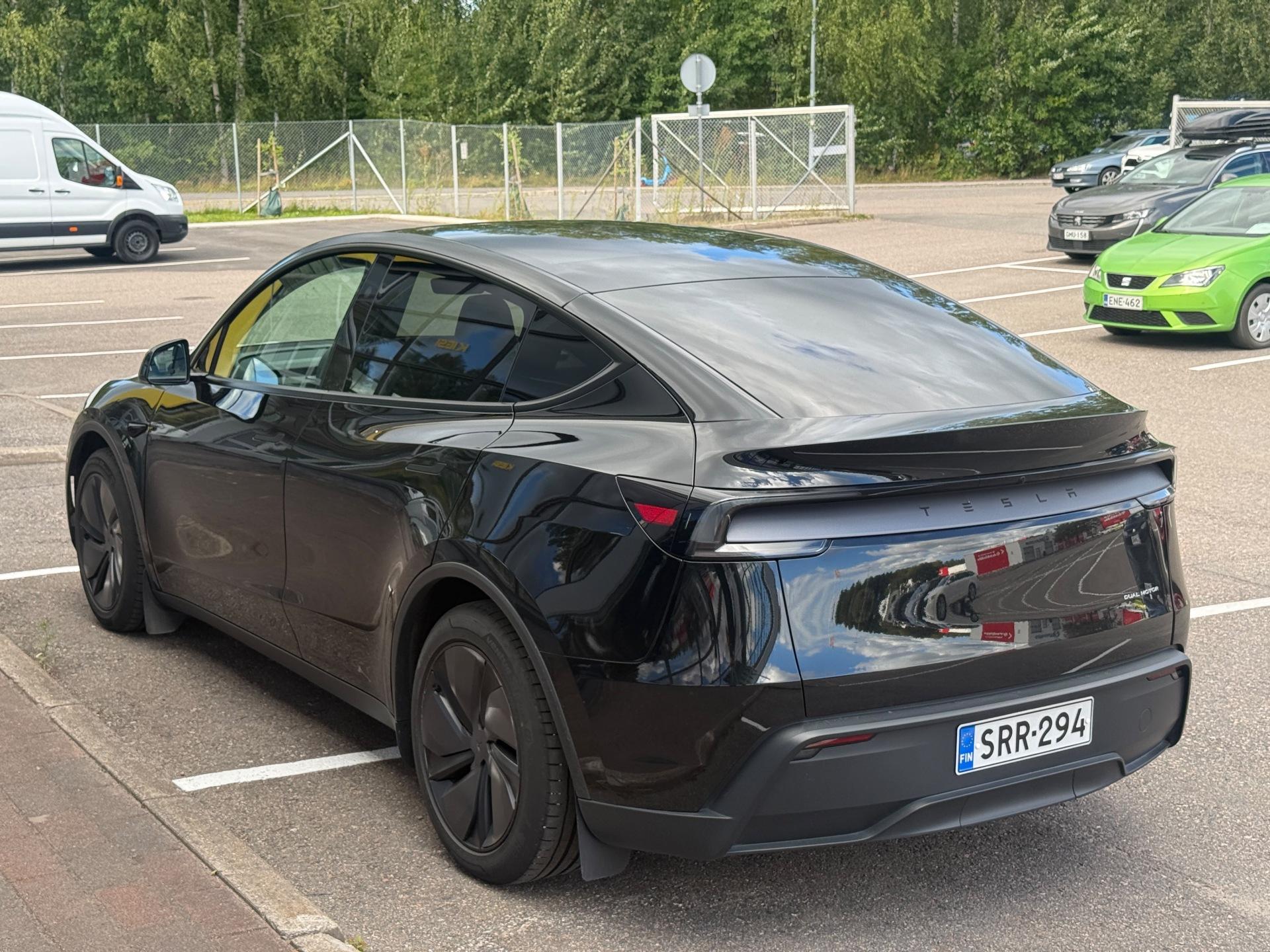 Näytä kaikki kuvat: 2026 Tesla Model Y