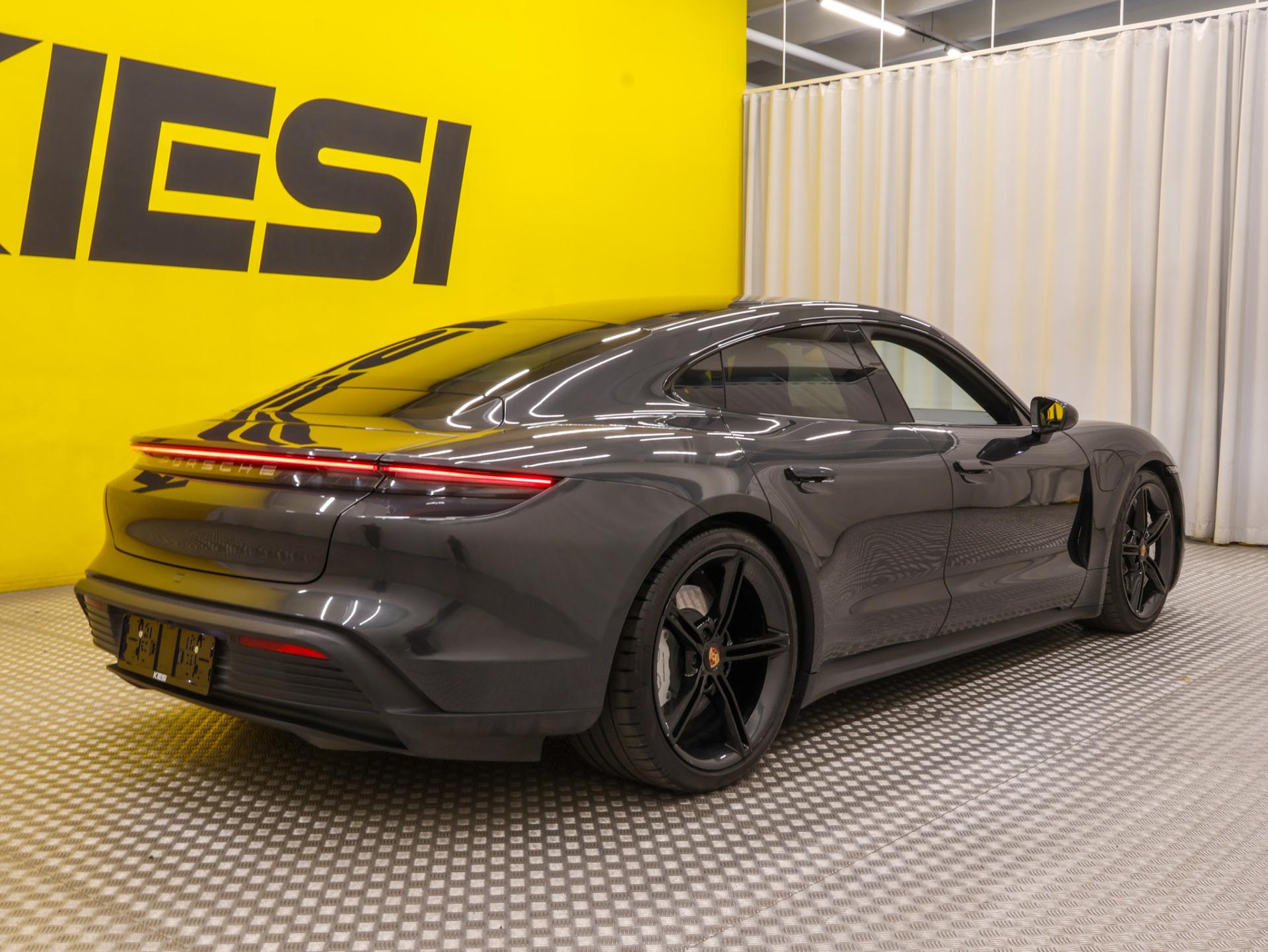 Pienoiskuva 2: 2020 Porsche Taycan