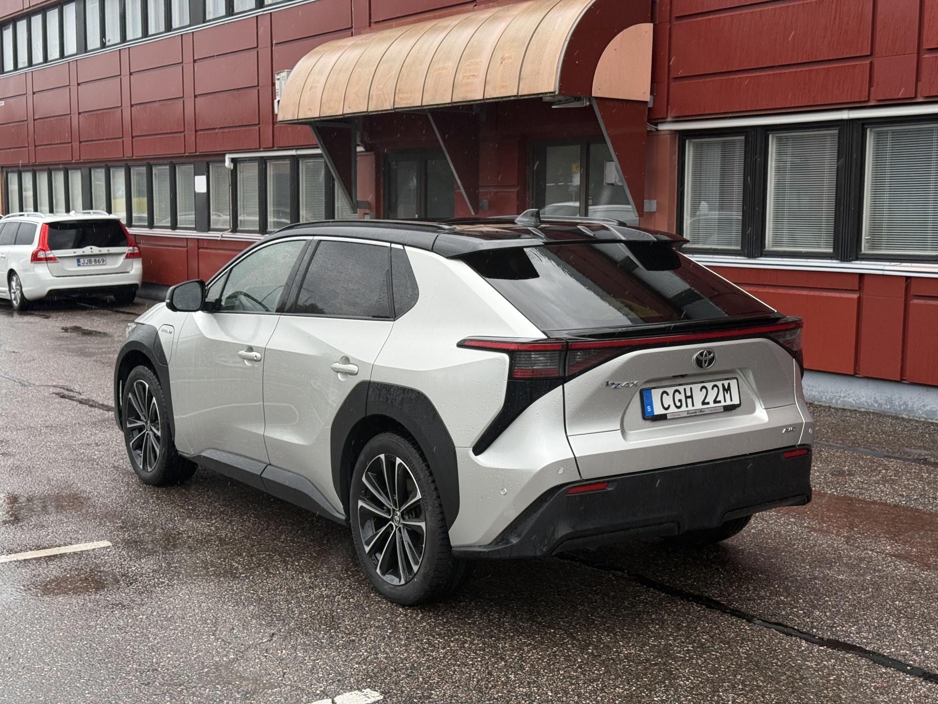 Näytä kaikki kuvat: 2022 Toyota bZ4X