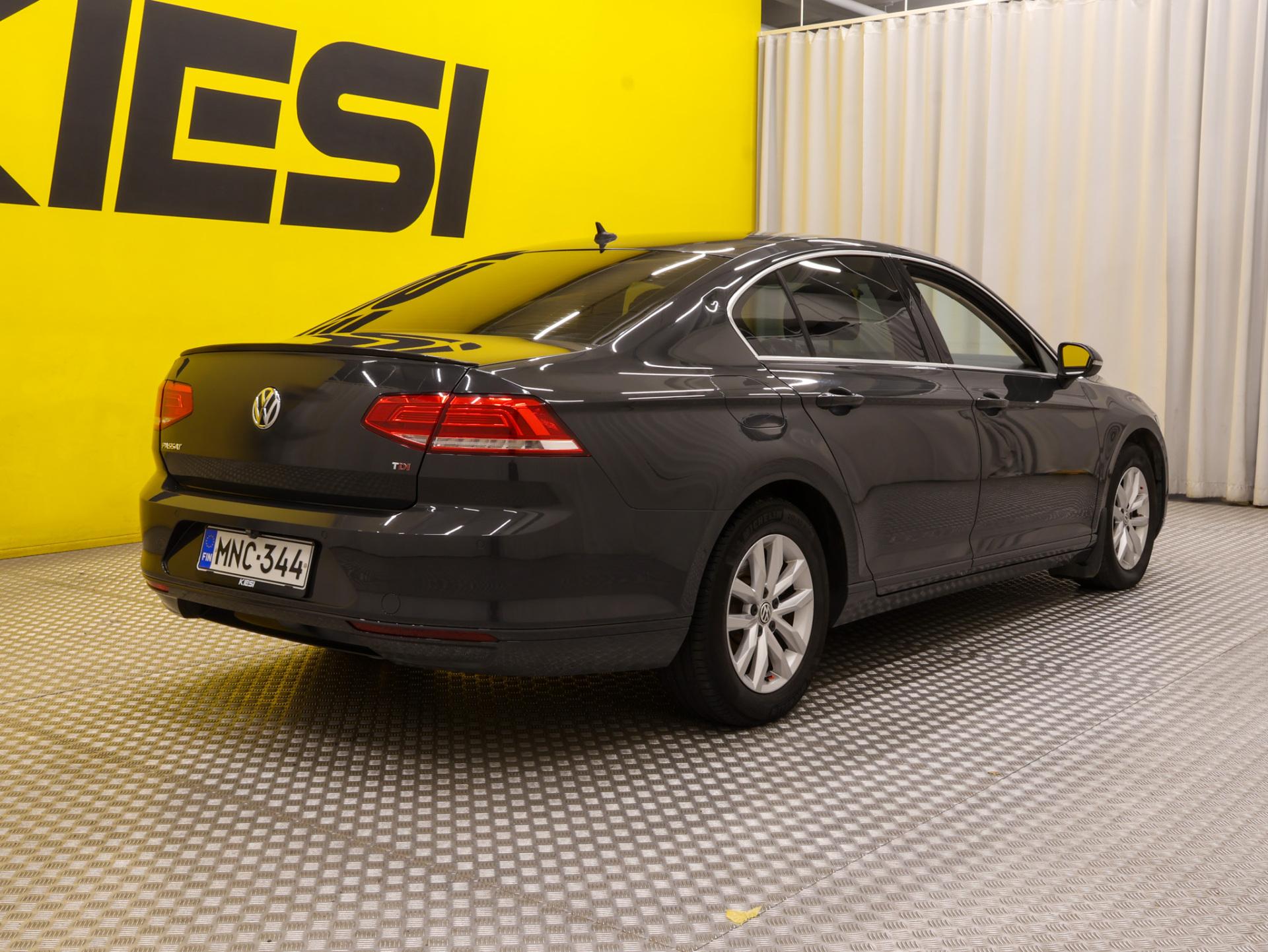 Volkswagen Passat 2018, photo 3/33