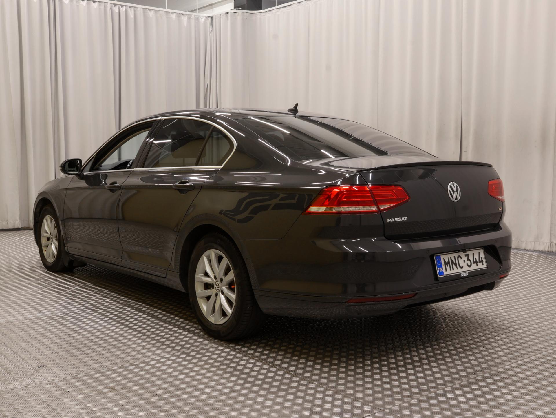 Volkswagen Passat 2018, photo 5/33
