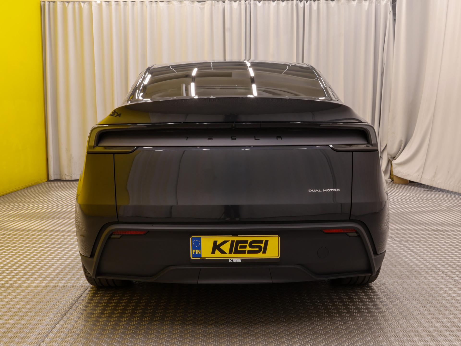 Näytä kaikki kuvat: 2025 Tesla Model Y