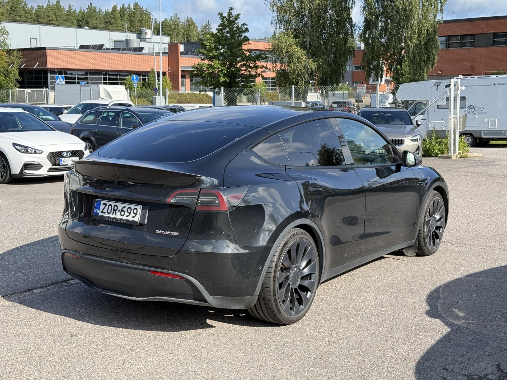 Näytä kaikki kuvat: 2022 Tesla Model Y