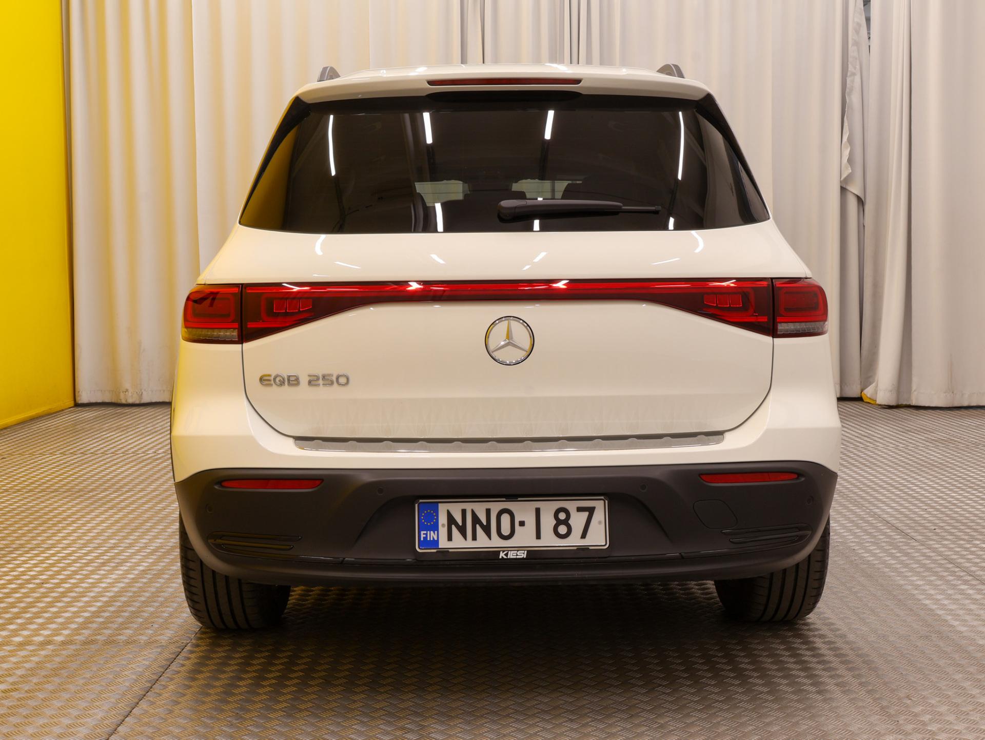 Näytä kaikki kuvat: 2022 Mercedes-Benz EQB