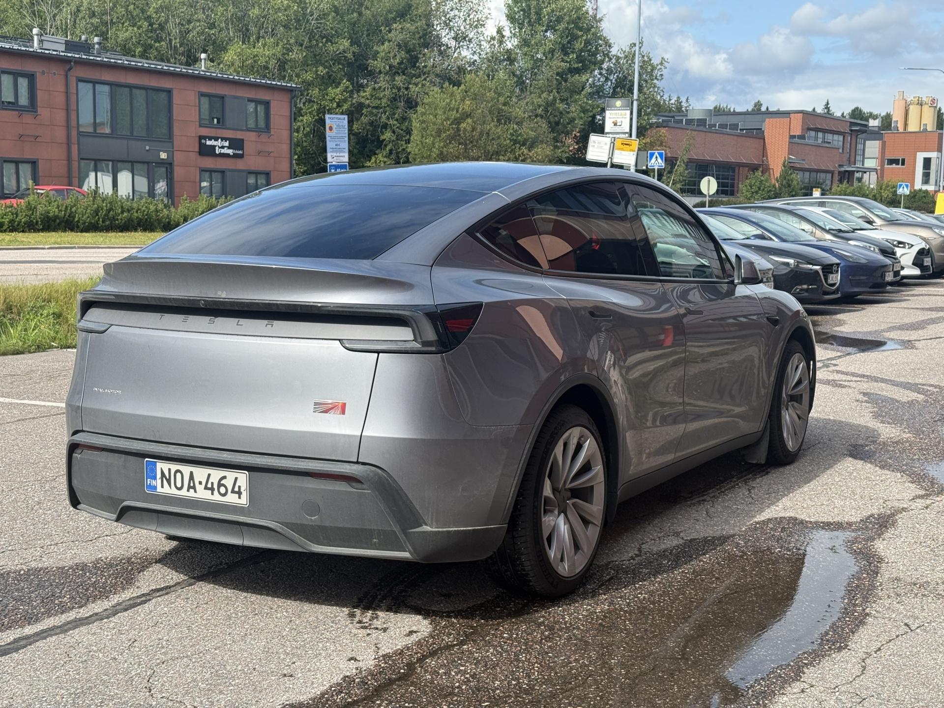 Näytä kaikki kuvat: 2025 Tesla Model Y