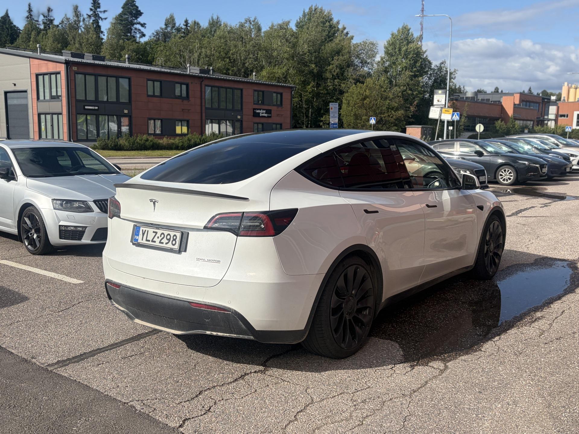 Näytä kaikki kuvat: 2022 Tesla Model Y