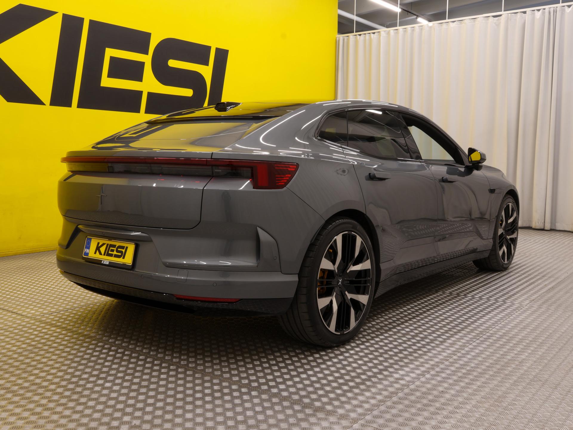 Pienoiskuva 3: 2025 Polestar 4