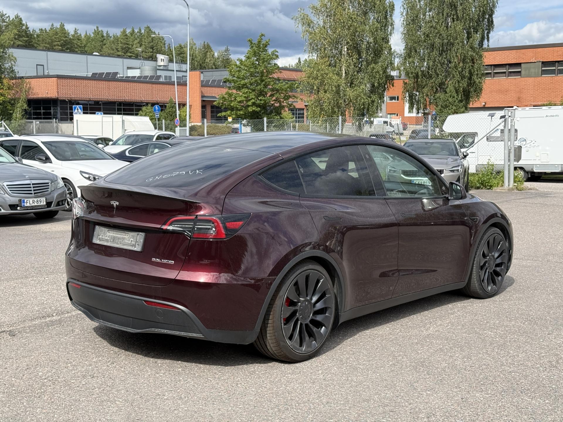Näytä kaikki kuvat: 2023 Tesla Model Y