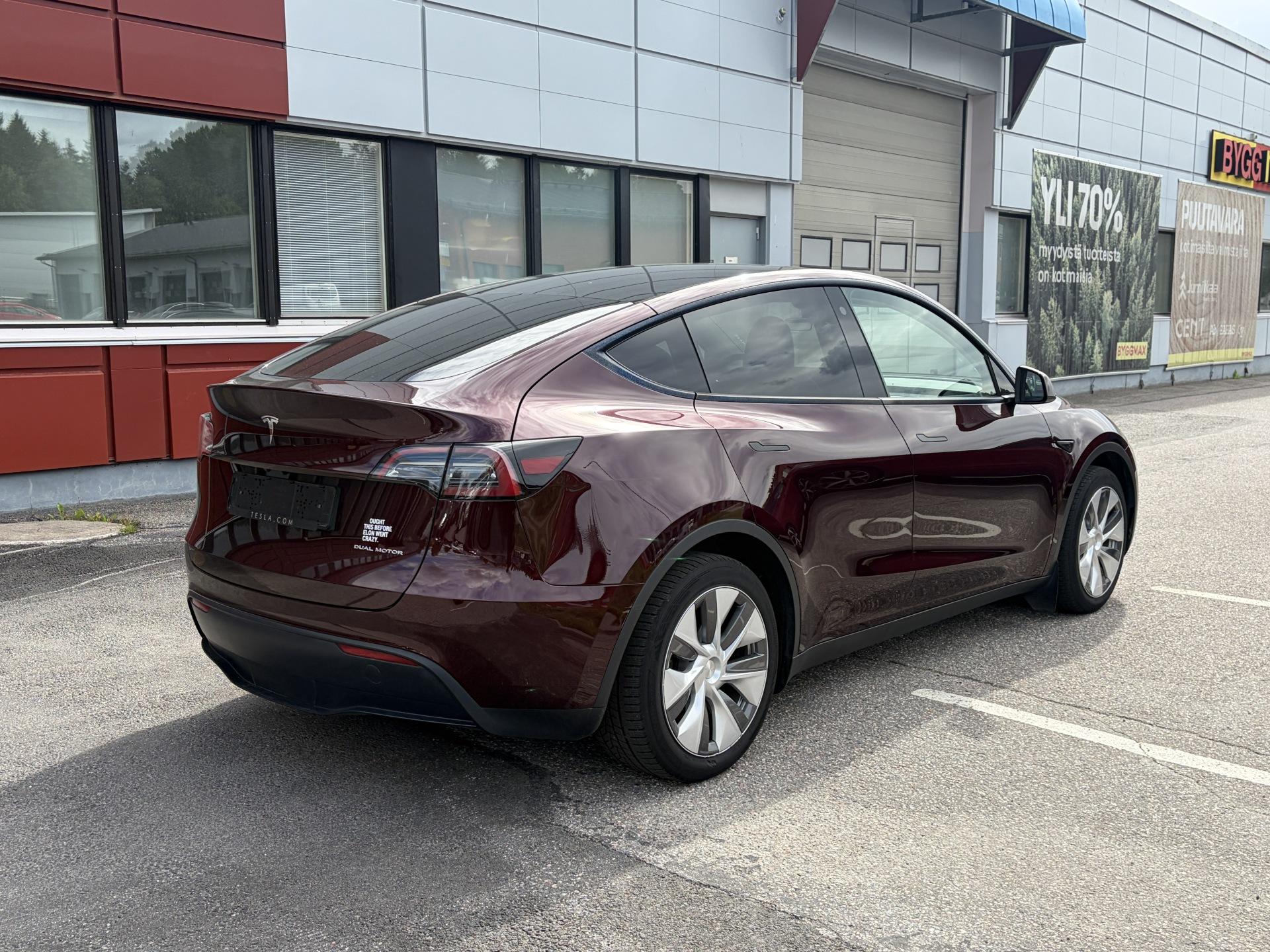 Näytä kaikki kuvat: 2023 Tesla Model Y