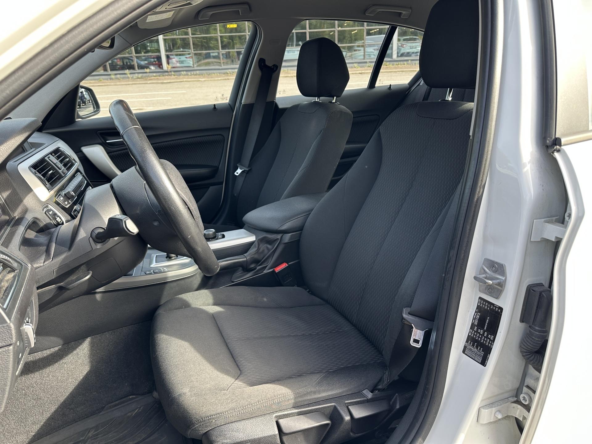BMW 118 2018, photo 7/24