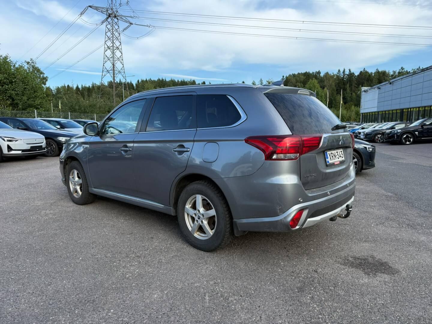 Pienoiskuva 3: 2016 Mitsubishi Outlander PHEV