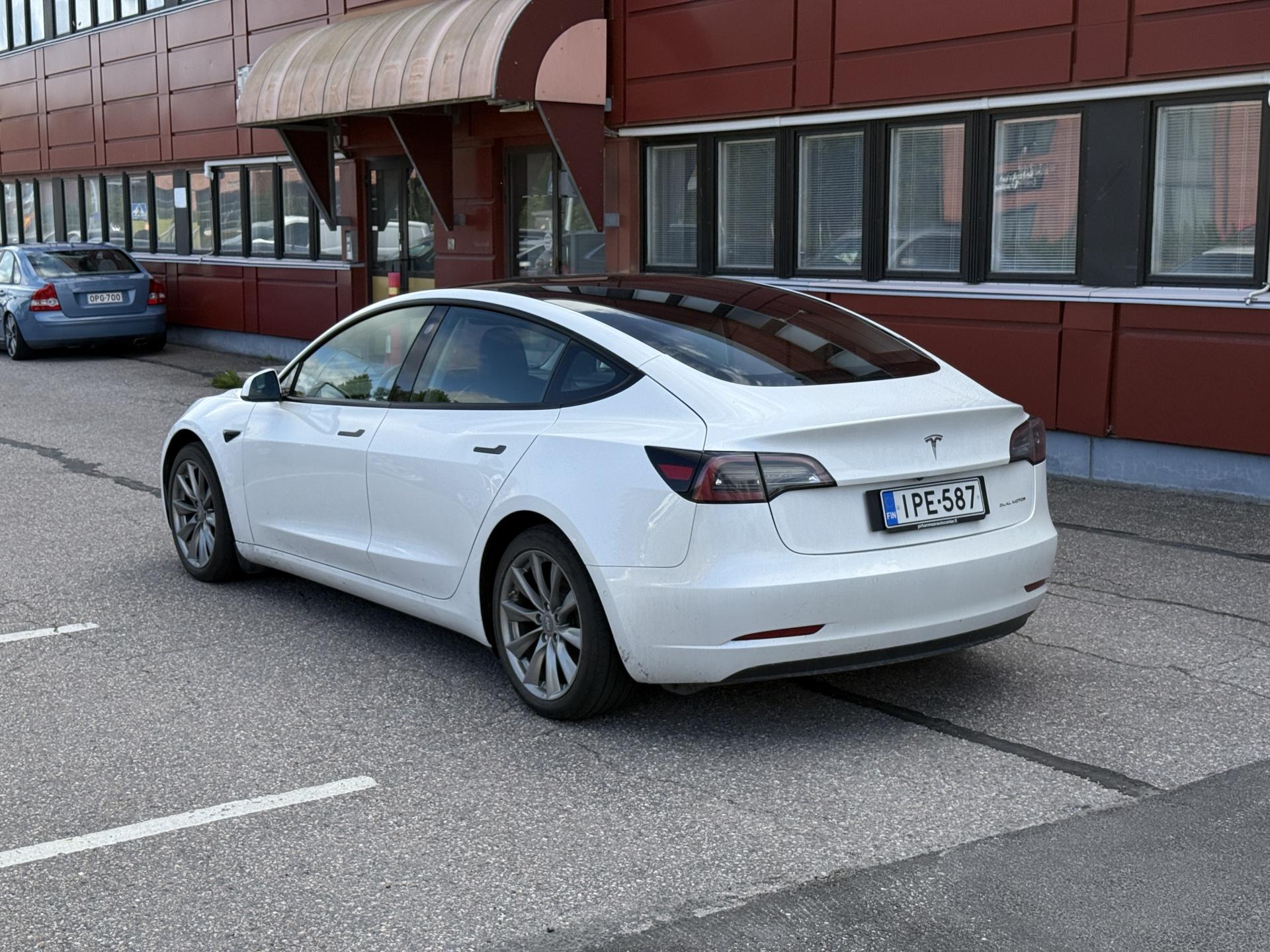 Pienoiskuva 3: 2021 Tesla Model 3