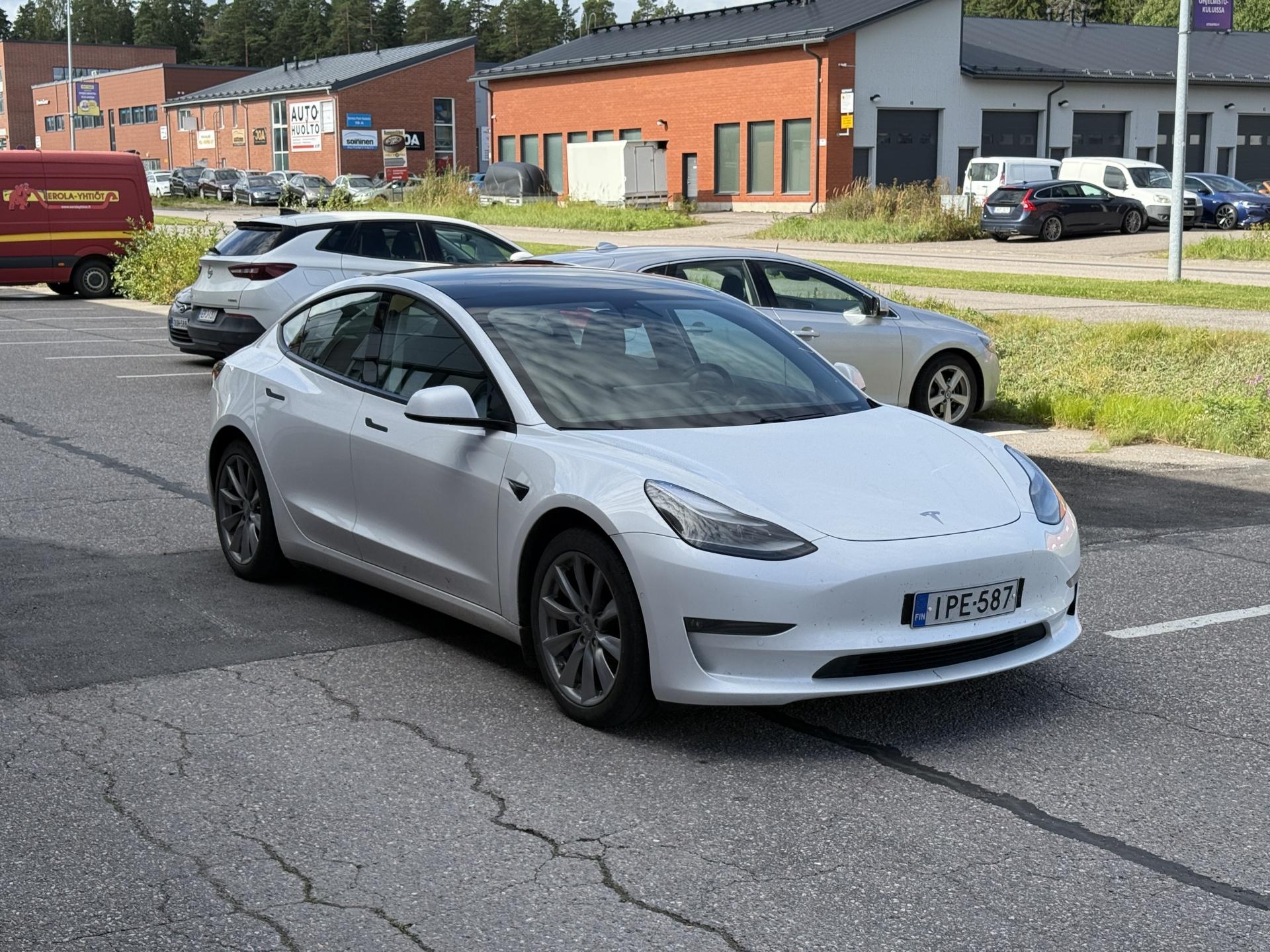 Näytä kaikki kuvat: 2021 Tesla Model 3