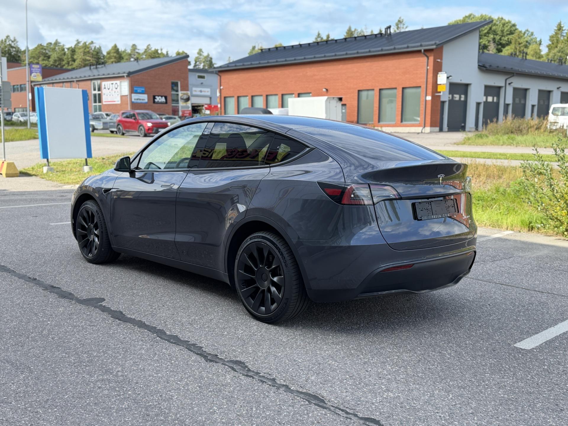 Näytä kaikki kuvat: 2022 Tesla Model Y
