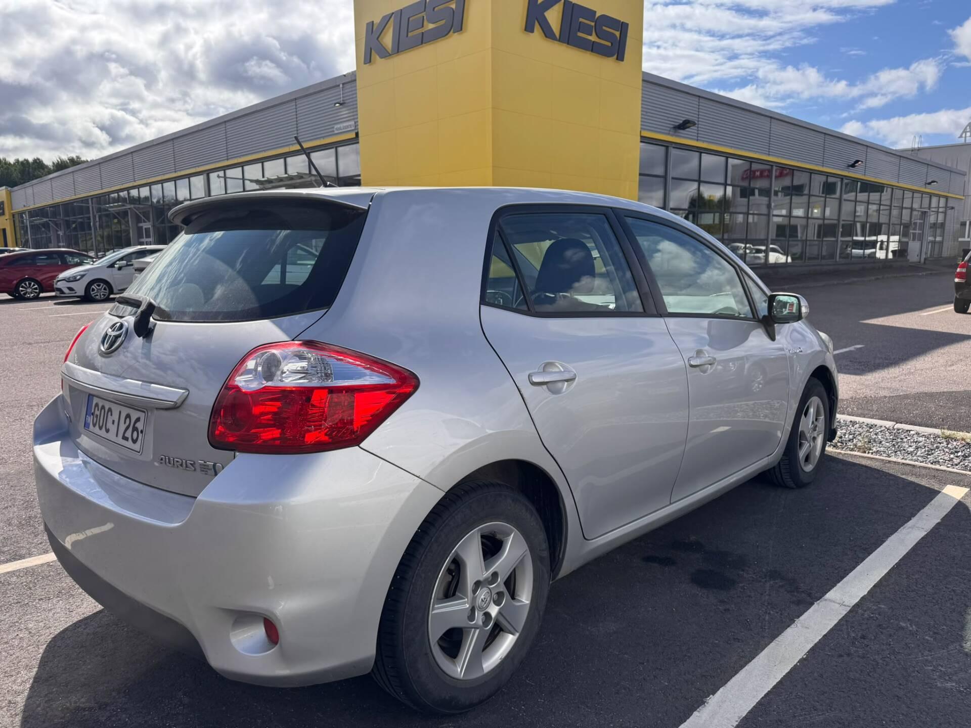Näytä kaikki kuvat: 2011 Toyota Auris