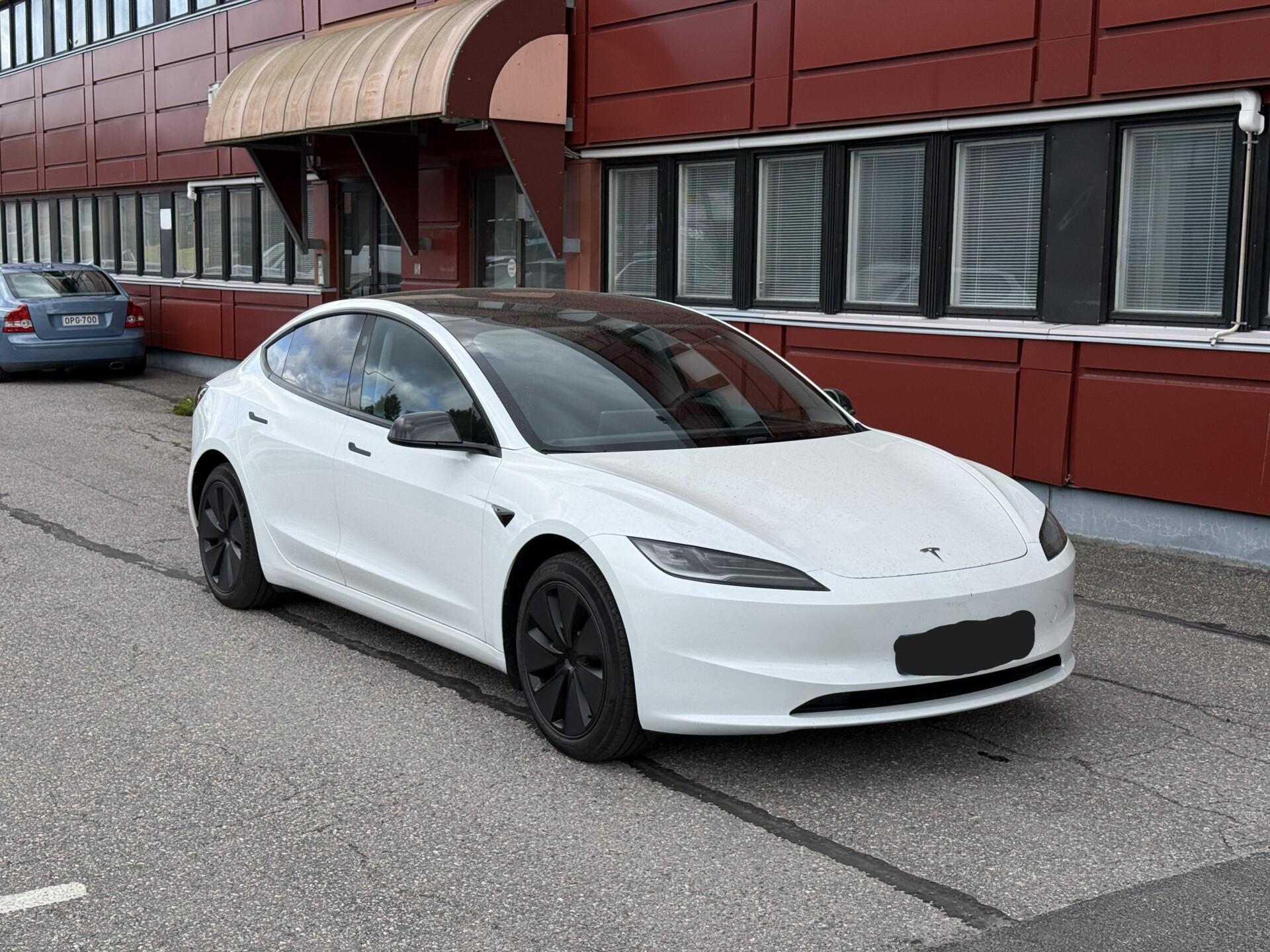 Pienoiskuva 3: 2024 Tesla Model 3