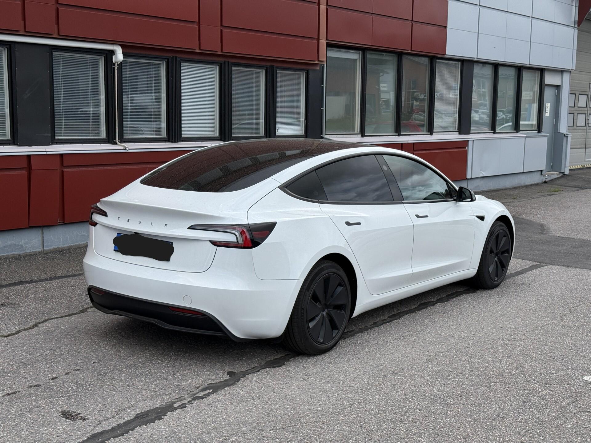 Näytä kaikki kuvat: 2024 Tesla Model 3
