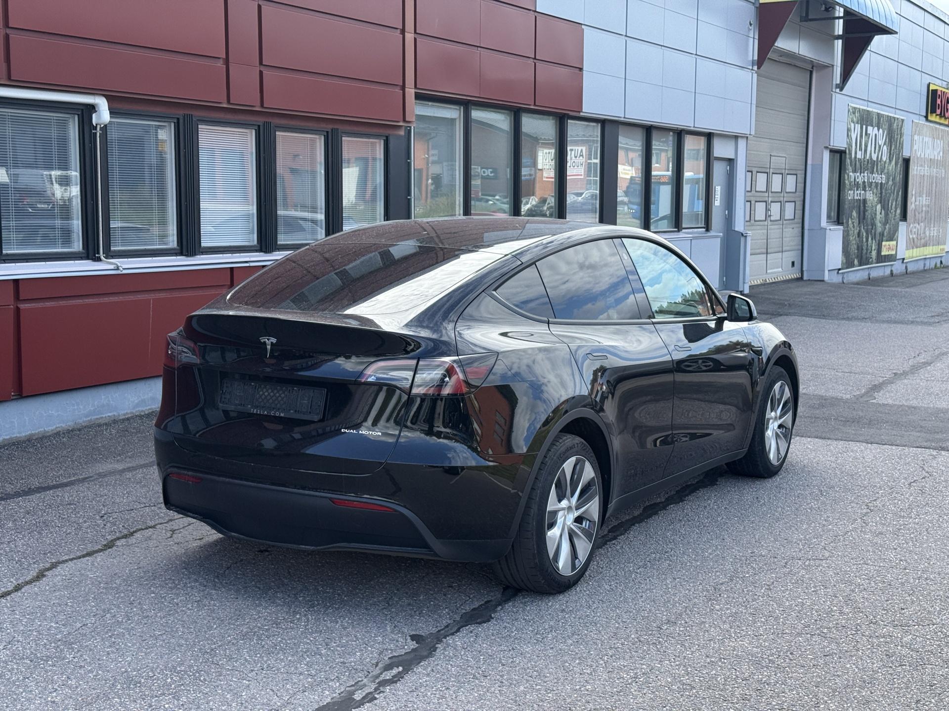 Näytä kaikki kuvat: 2022 Tesla Model Y