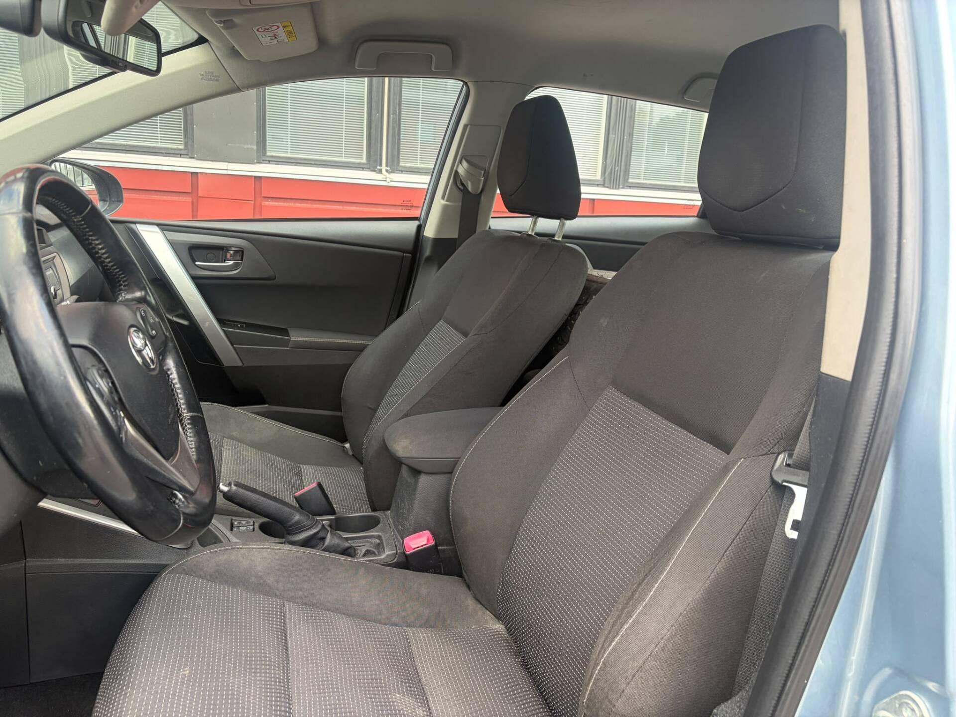 Toyota Auris 1,8 Hybrid Comfort 2013, photo 6/25