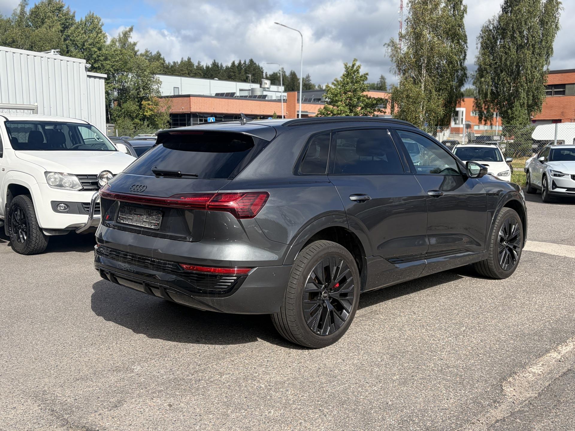 Näytä kaikki kuvat: 2024 Audi Q8 e-tron