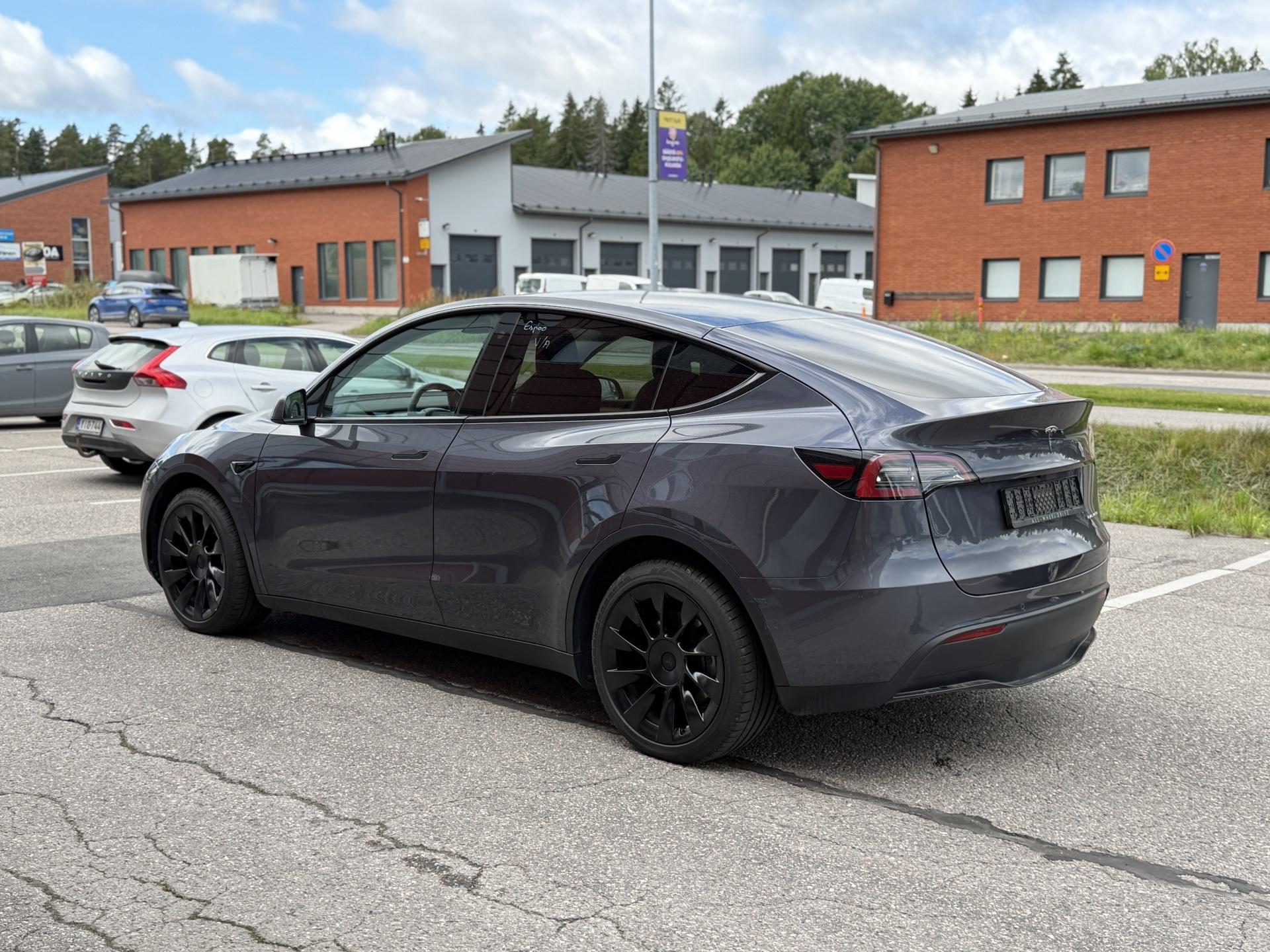 Näytä kaikki kuvat: 2022 Tesla Model Y